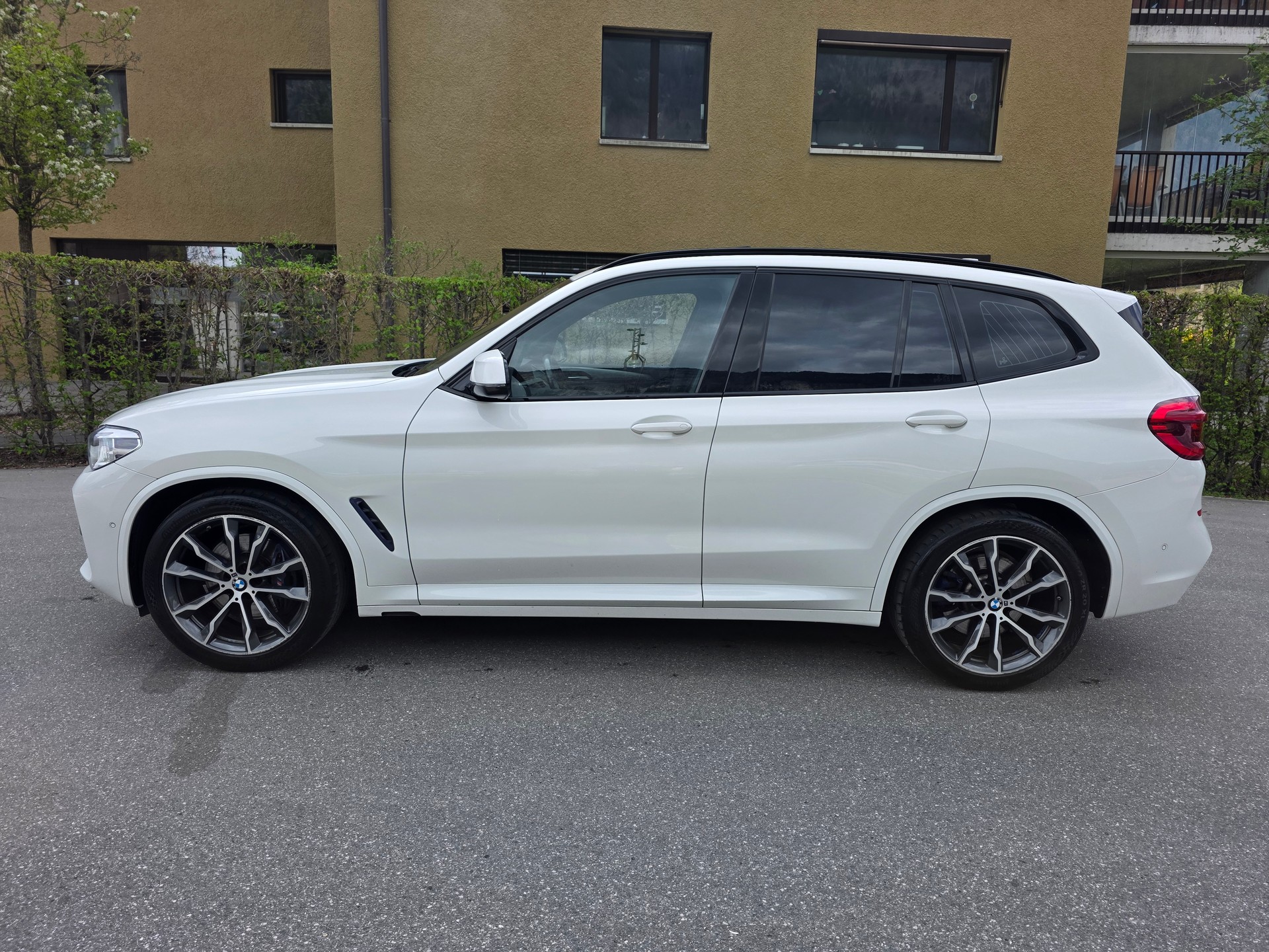 BMW X3 xDrive 30d Individual M Sport Steptronic-image-1