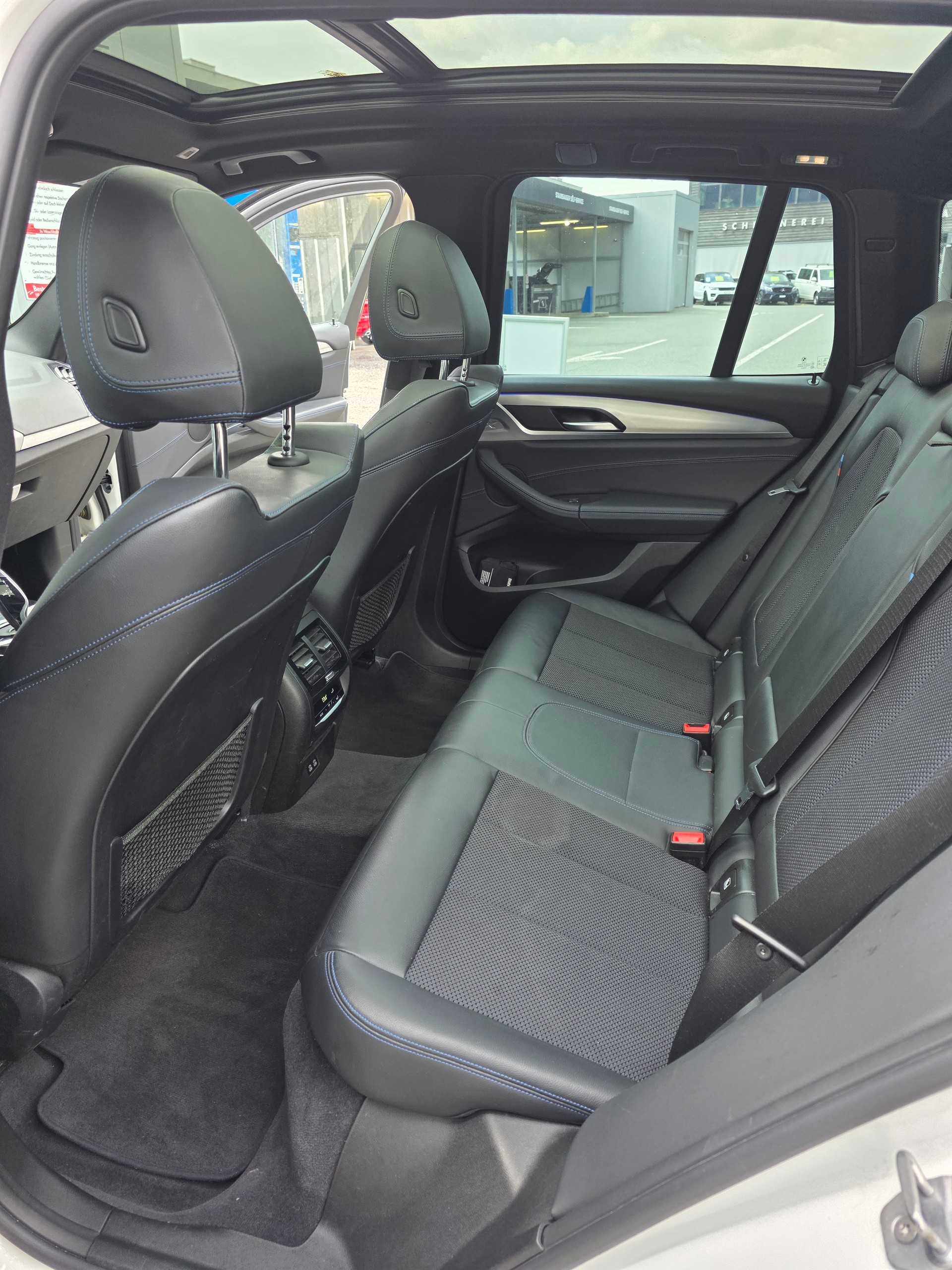 BMW X3 xDrive 30d Individual M Sport Steptronic-image-11