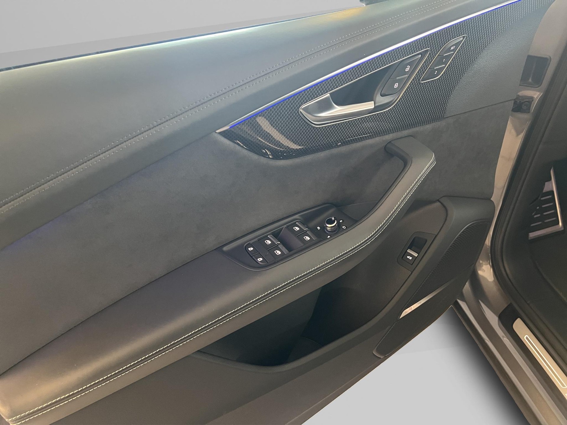 AUDI SQ7 4.0 V8 TFSI quattro T-Tronic-image-17