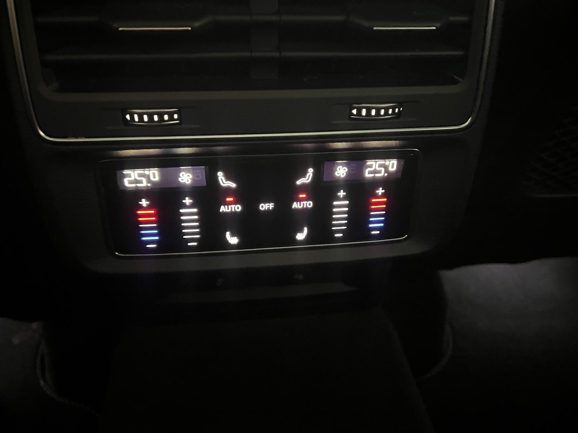 AUDI SQ7 4.0 V8 TFSI quattro T-Tronic-image-18