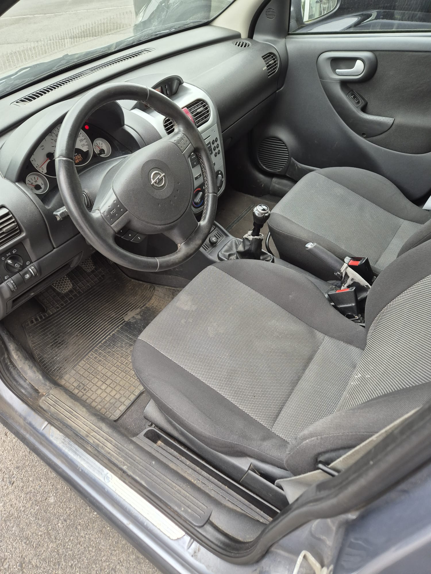 OPEL Corsa 1.4 TP Silverline-image-6