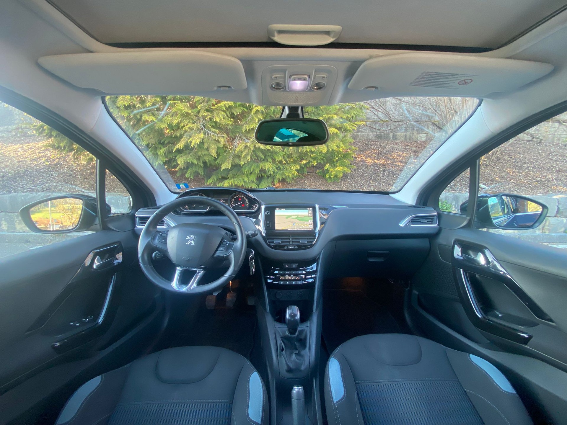 PEUGEOT 208 1.6 VTI Allure-image-8