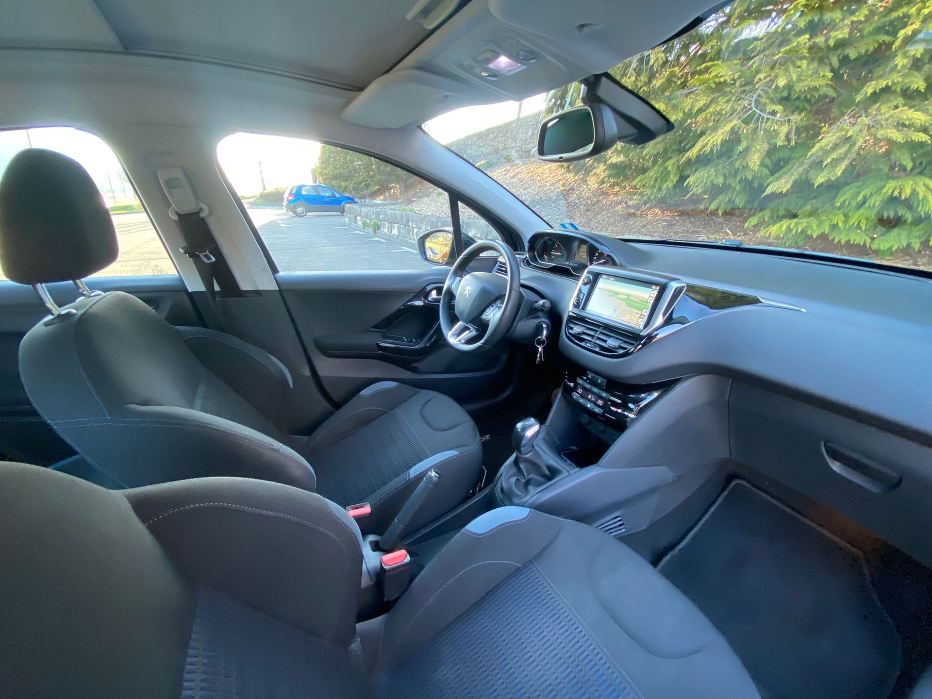 PEUGEOT 208 1.6 VTI Allure-image-7