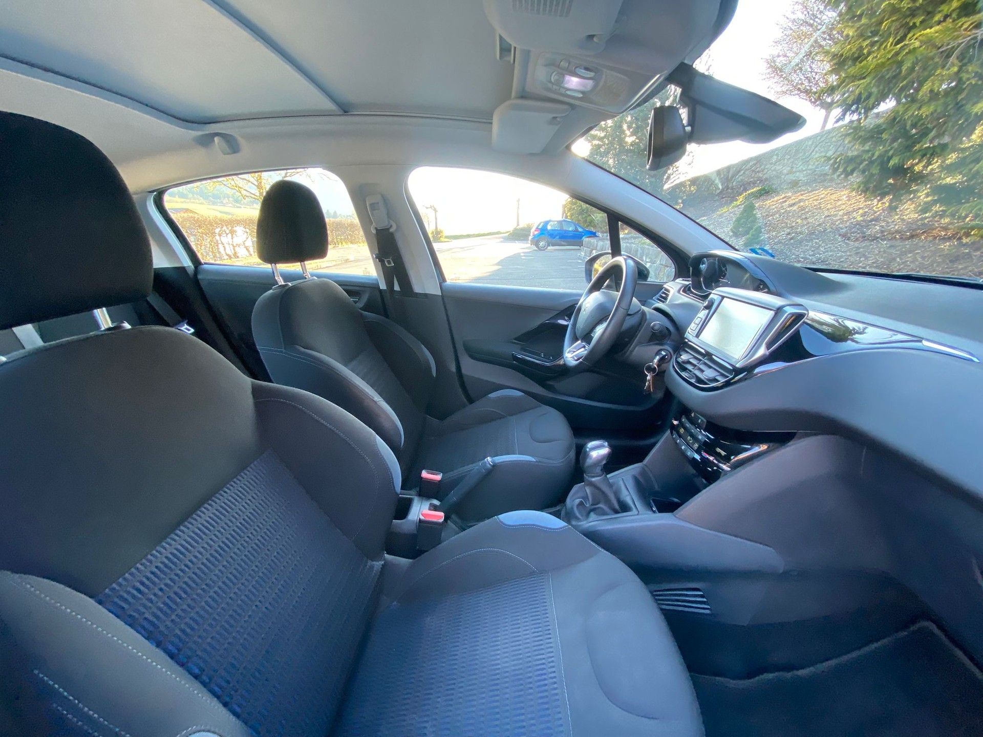 PEUGEOT 208 1.6 VTI Allure-image-6