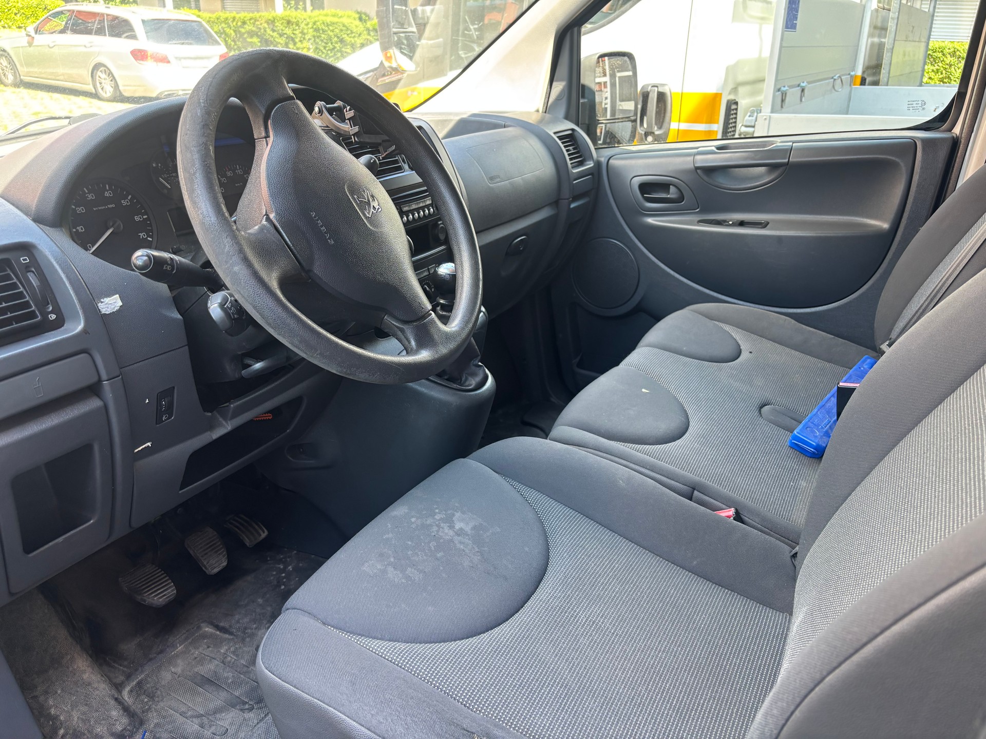 PEUGEOT Expert 2.0 HDi 229 L2H1-image-2
