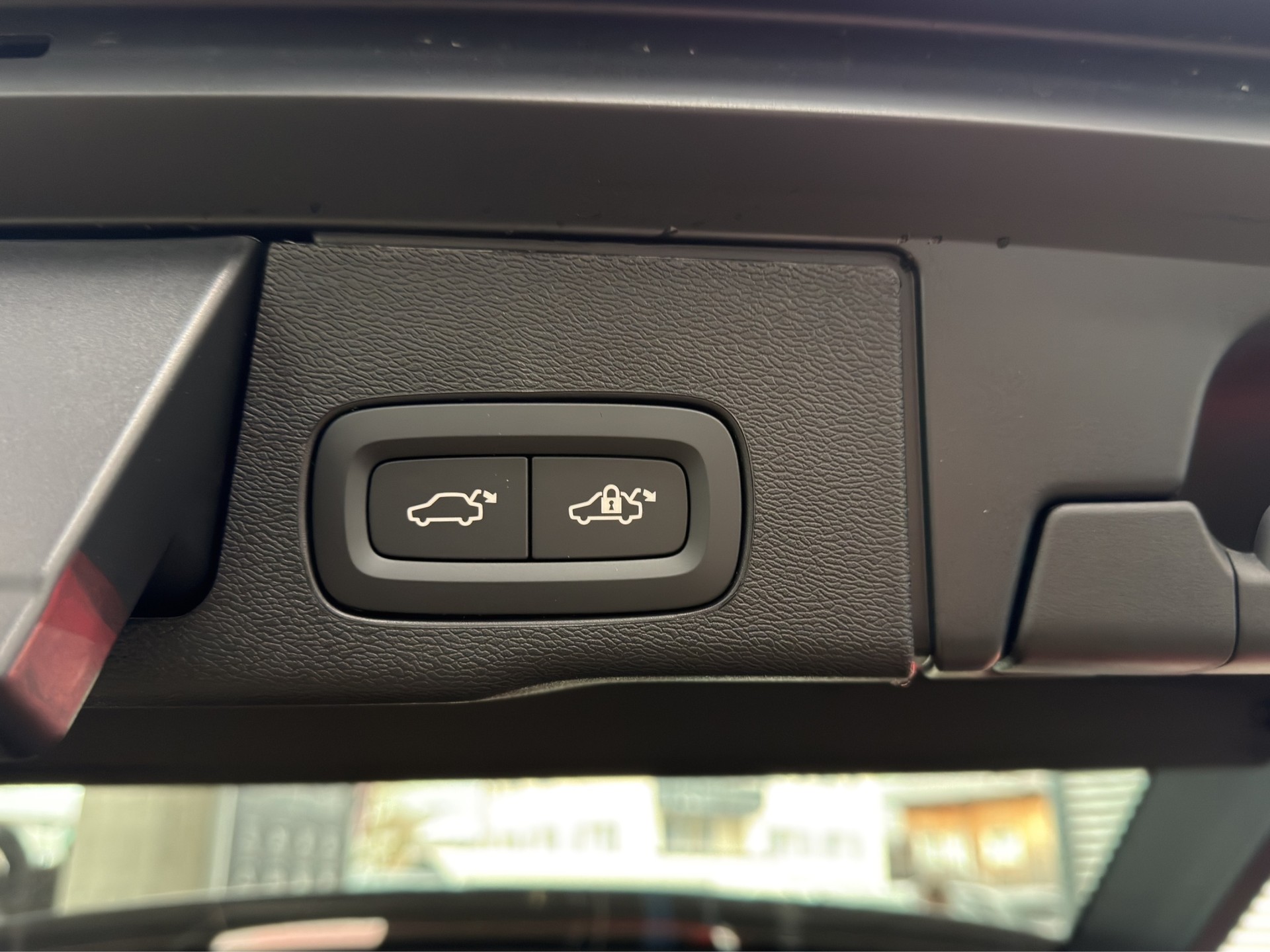 VOLVO XC60 2.0 T8 TE Ultra Dark eAWD-image-19