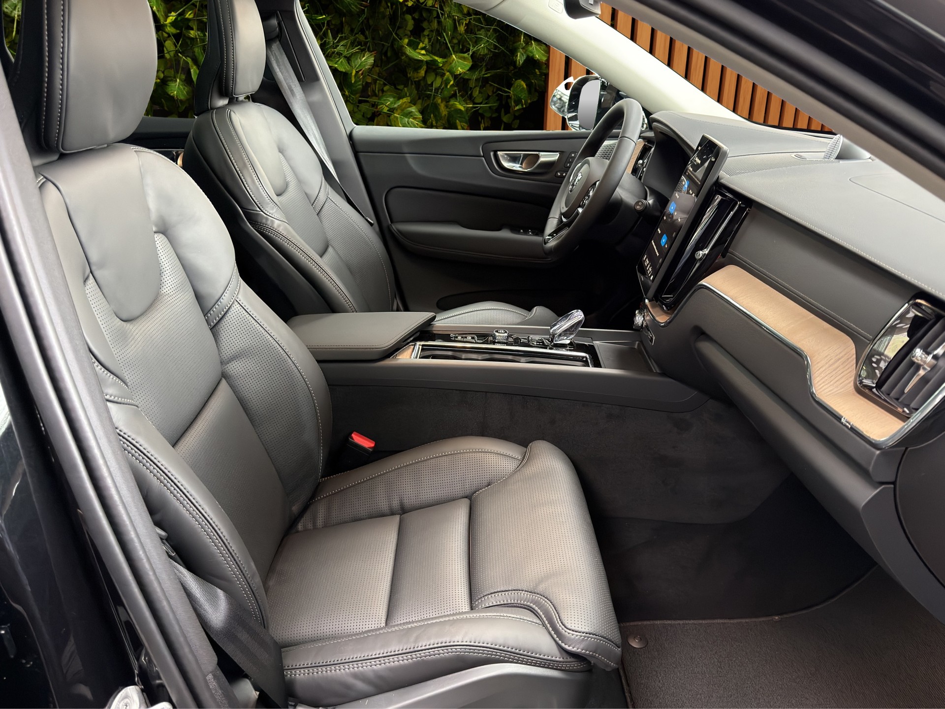 VOLVO XC60 2.0 T8 TE Ultra Dark eAWD-image-16