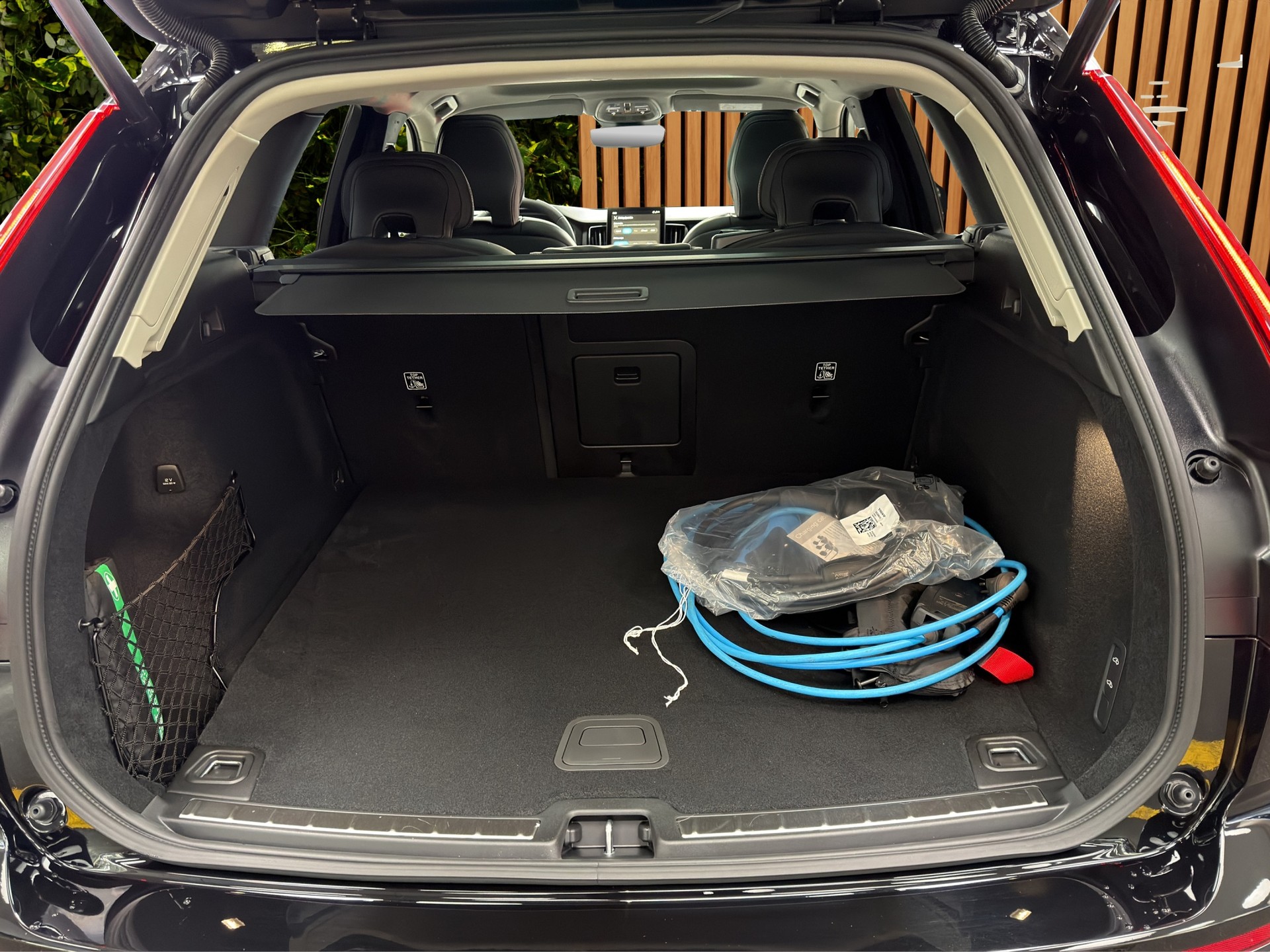 VOLVO XC60 2.0 T8 TE Ultra Dark eAWD-image-18