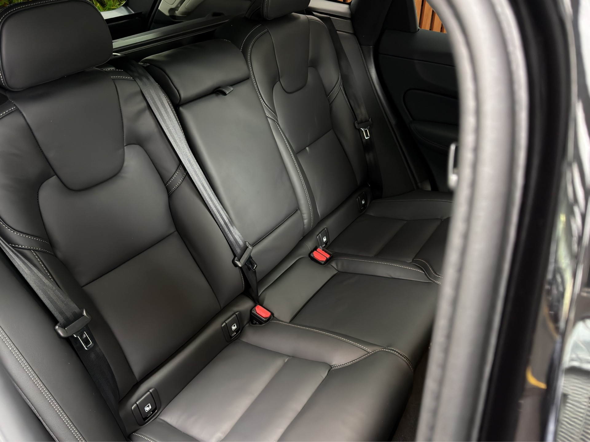 VOLVO XC60 2.0 T8 TE Ultra Dark eAWD-image-17