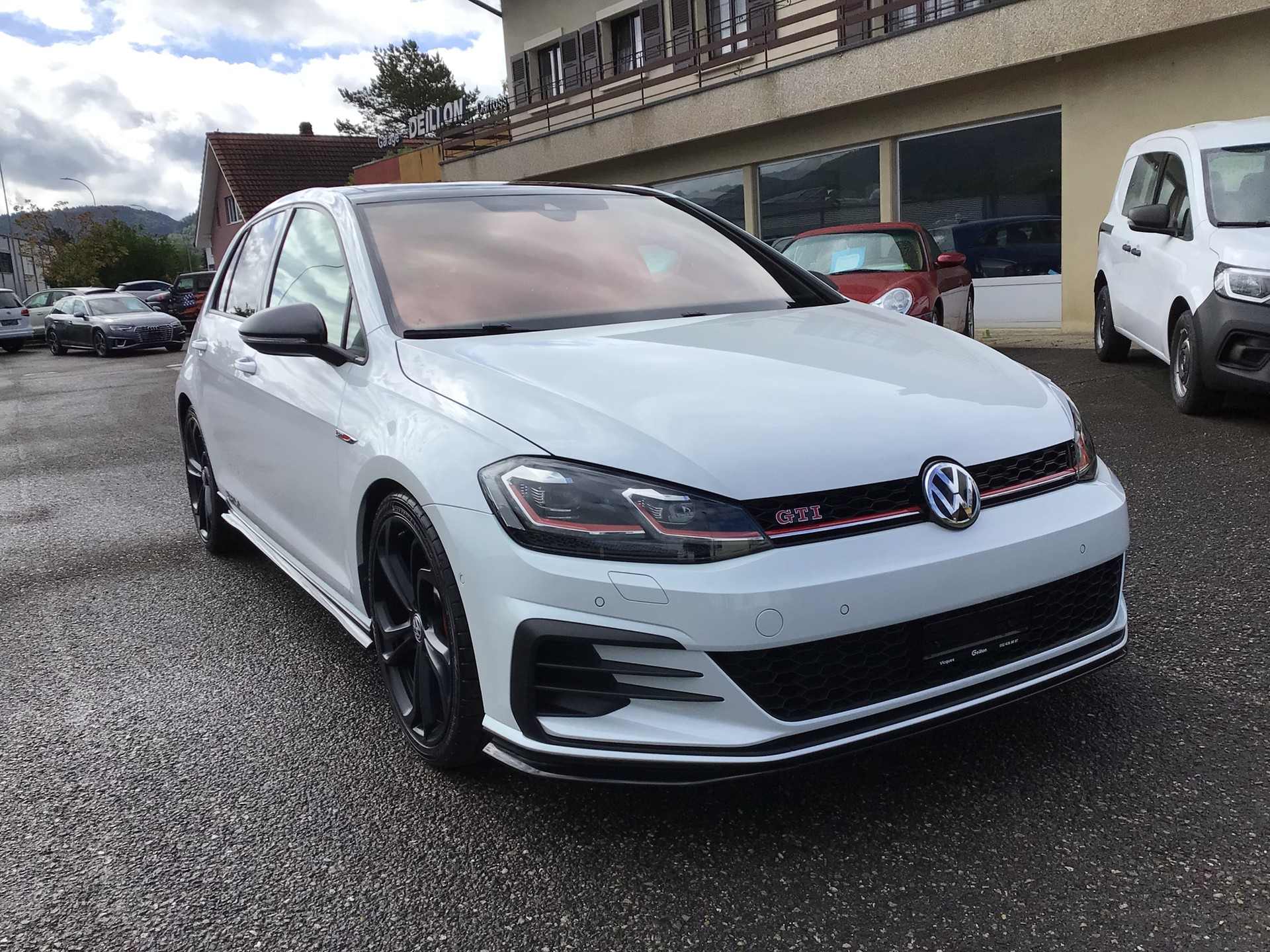 VW Golf 2.0 TSI GTI TCR DSG-image-2