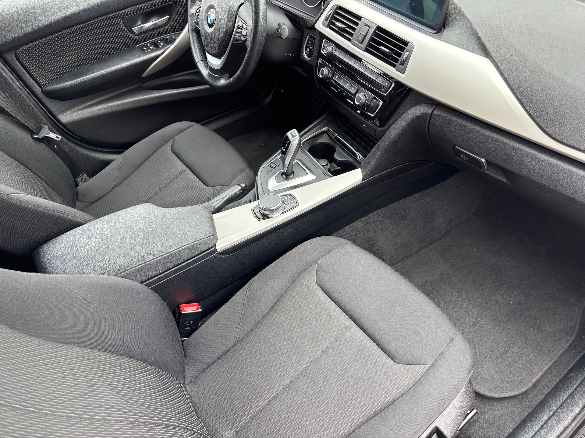 BMW 320d xDrive Touring Swiss Advantage Sport Stept-image-7