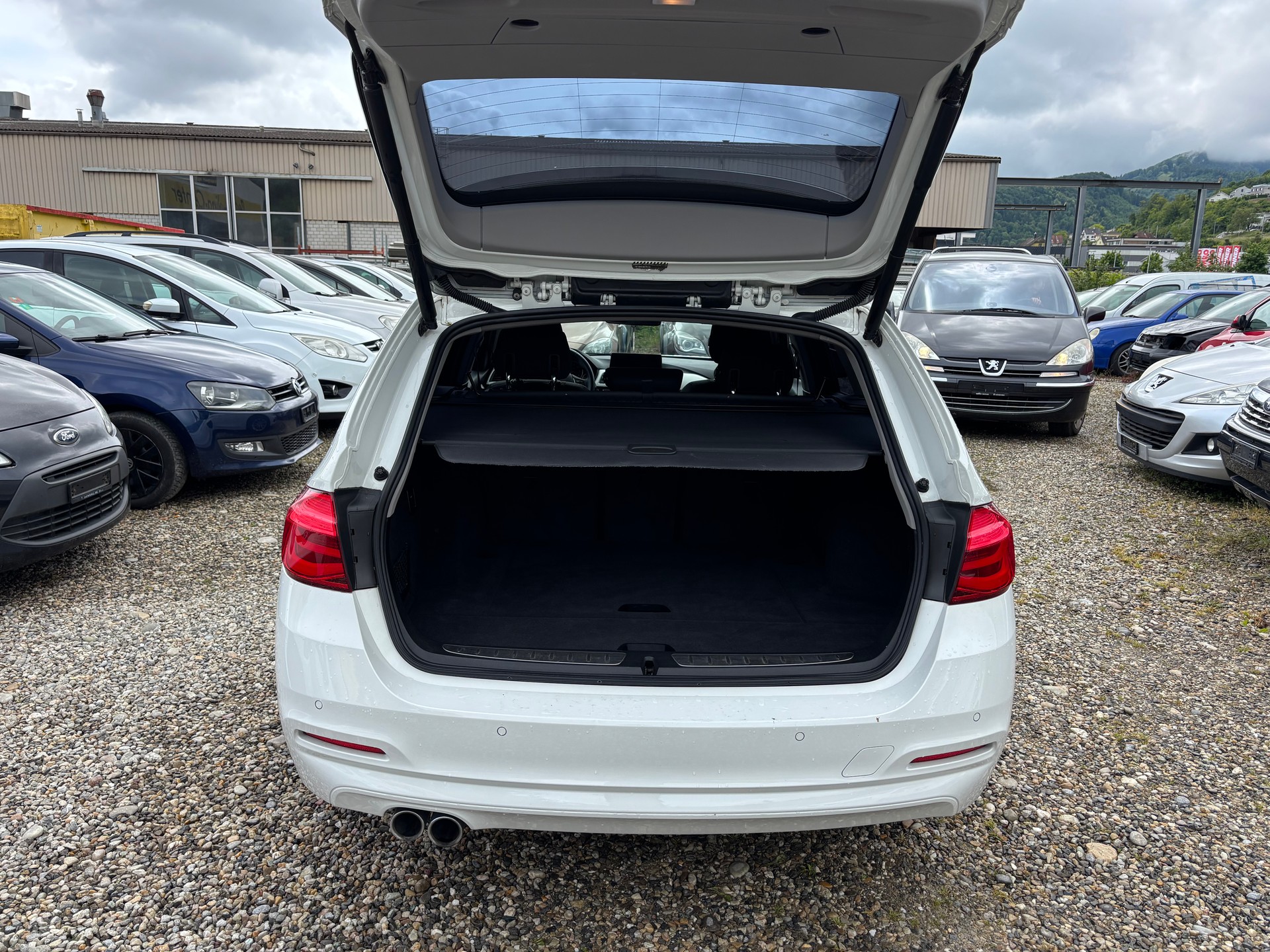 BMW 320d xDrive Touring Swiss Advantage Sport Stept-image-6