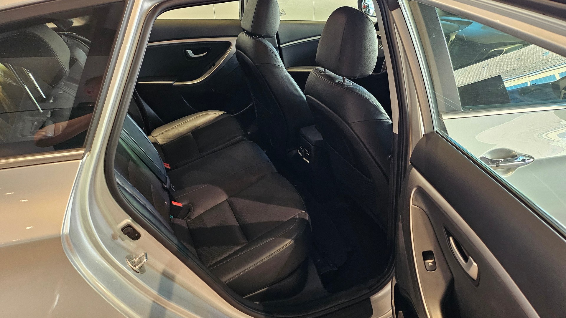HYUNDAI i30 Wagon 1.6 CRDi Vertex Automatic DCT-image-19