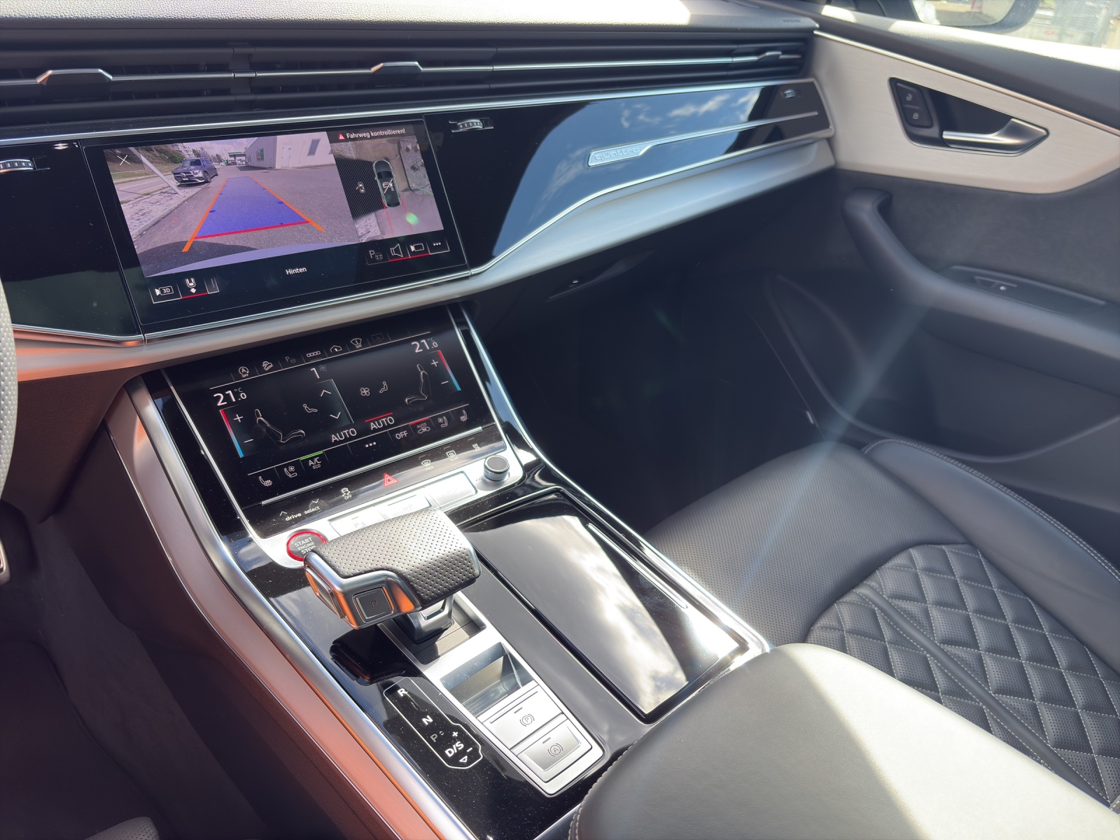 AUDI SQ8 4.0 V8 TFSI quattro T-Tronic-image-9