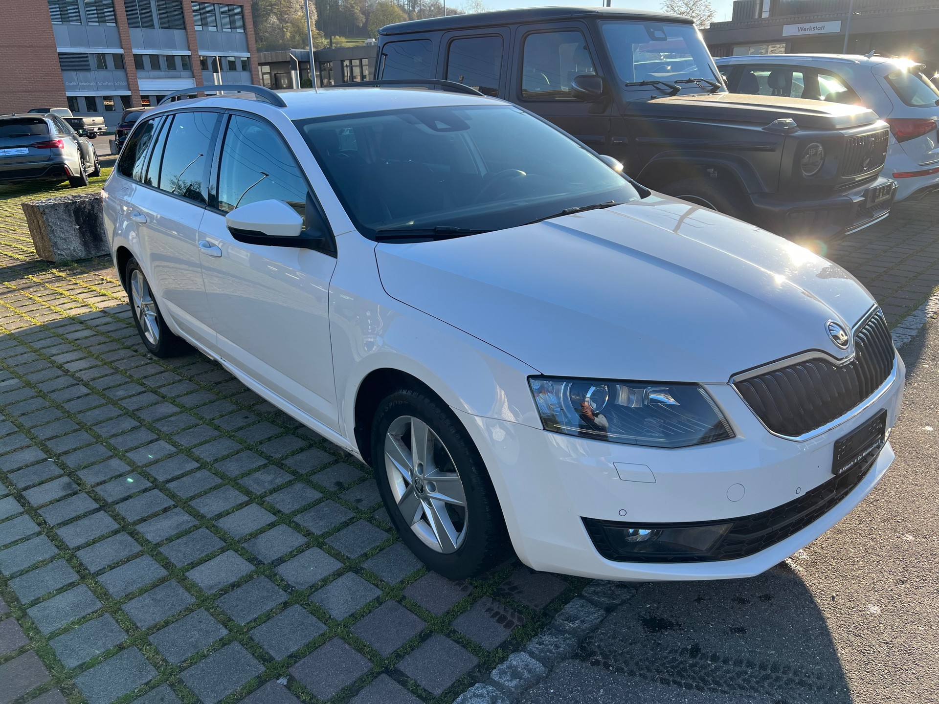 SKODA Octavia Combi 1.4 TSI Ambition DSG-image-1