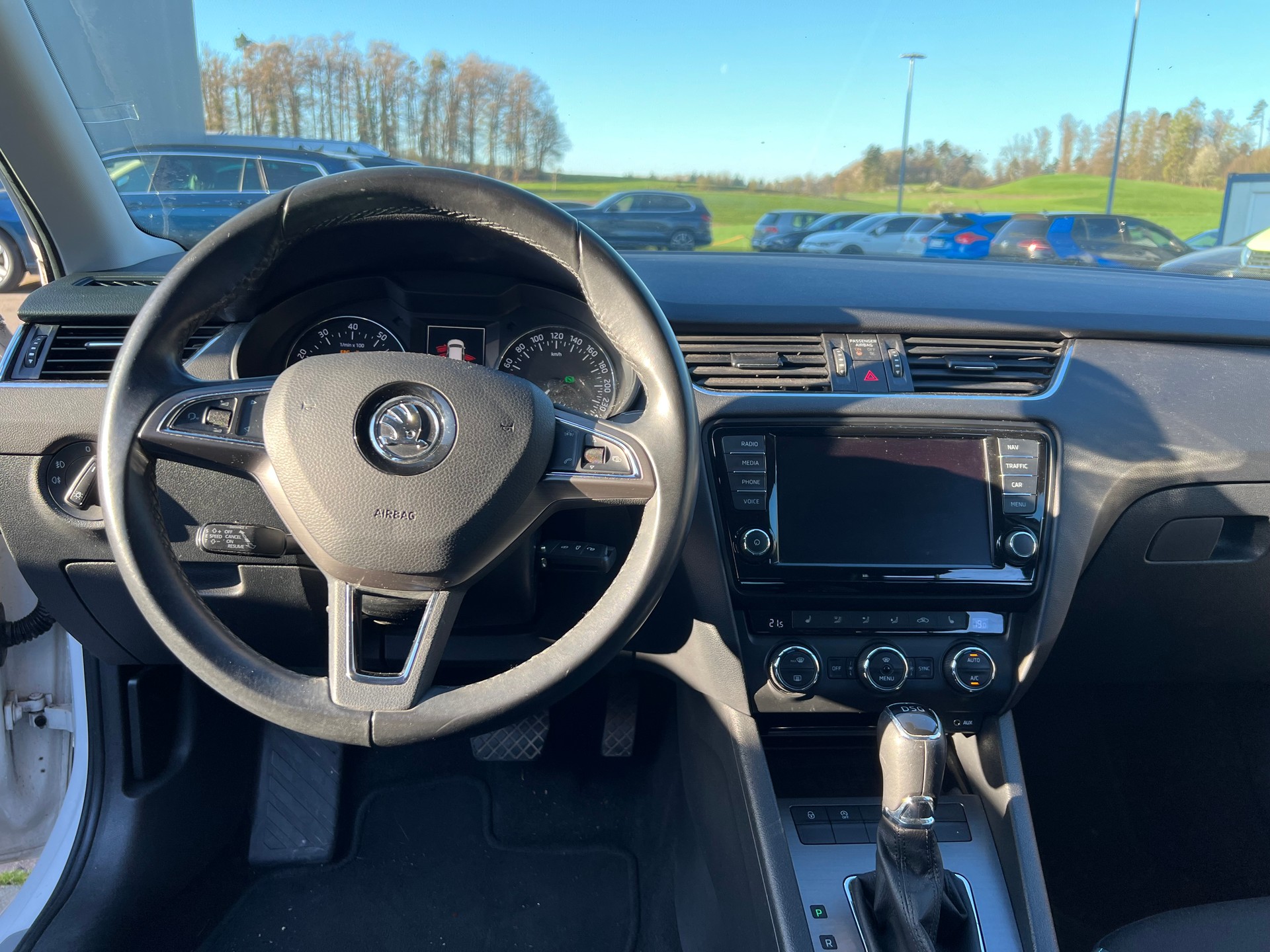 SKODA Octavia Combi 1.4 TSI Ambition DSG-image-6