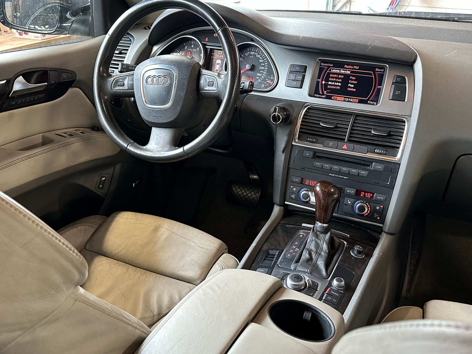AUDI Q7 4.2 FSI quattro tiptronic-image-9