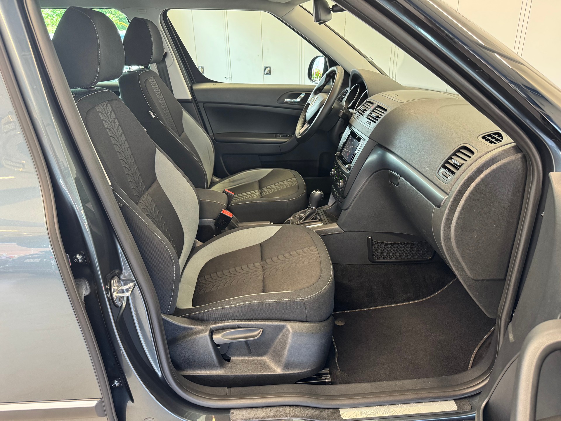 SKODA Yeti 1.4 TSI Outdoor Adventure 4x4 DSG-image-9