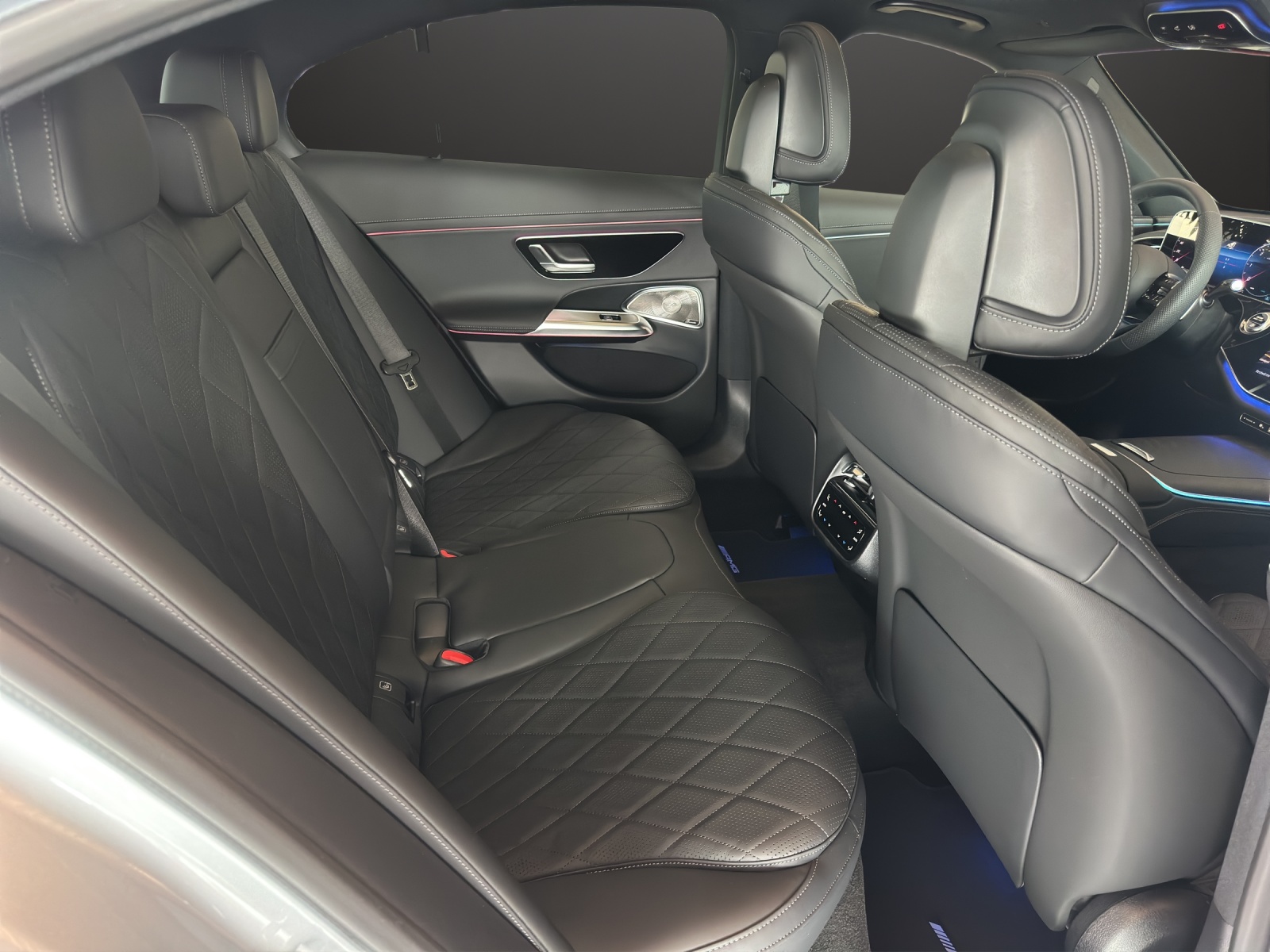 MERCEDES-BENZ E 220 d 4Matic-image-11
