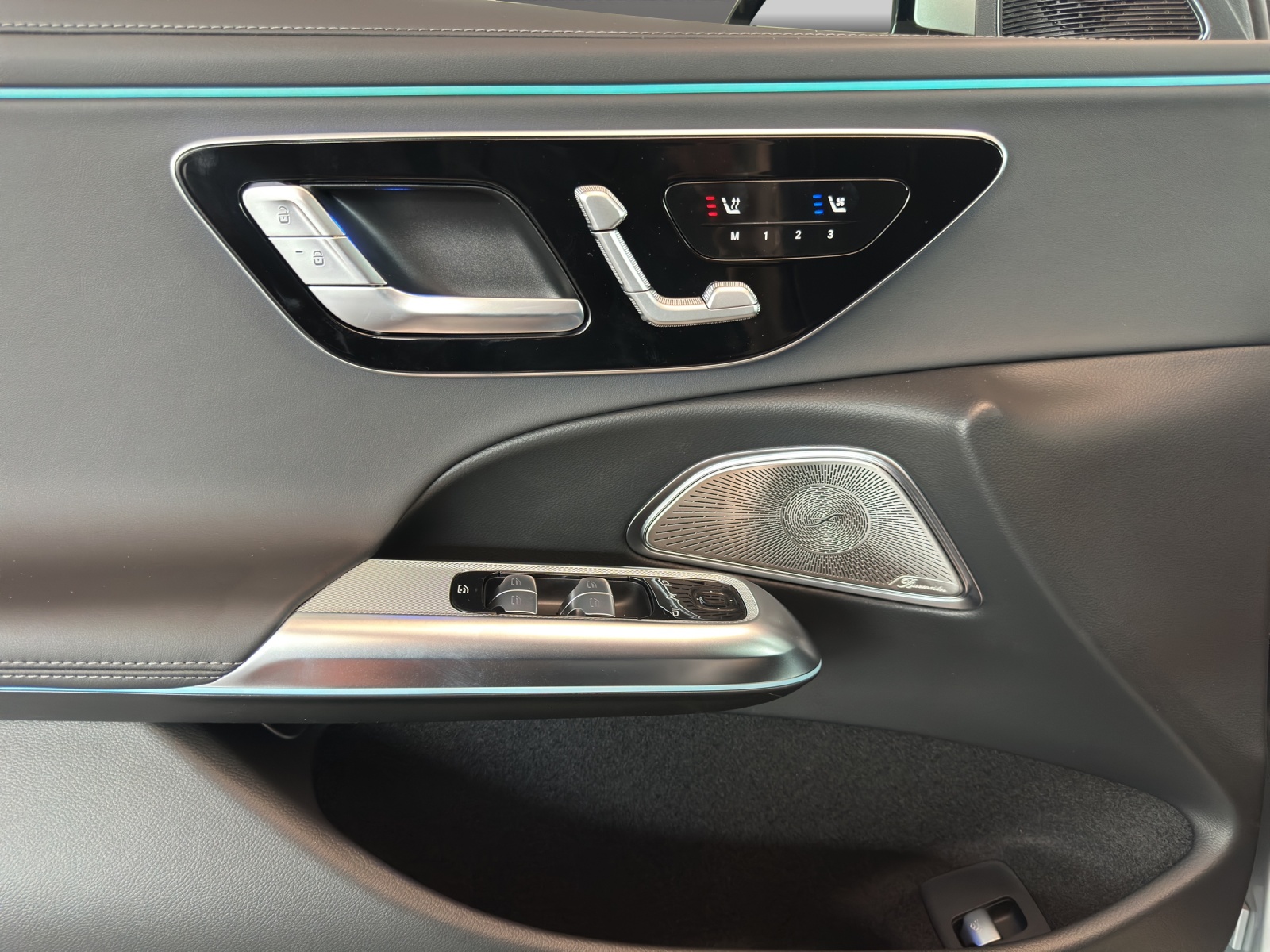 MERCEDES-BENZ E 220 d 4Matic-image-12
