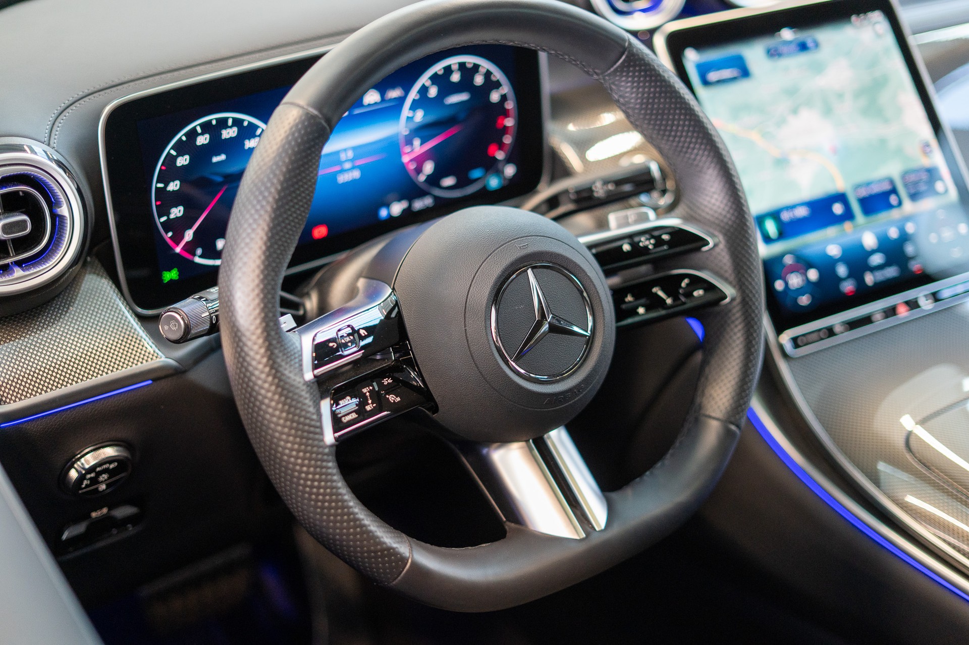 MERCEDES-BENZ GLC 300 AMG Line 4matic Coupé / Panorama / 360°Kamera / Anhängerkupplung-image-10