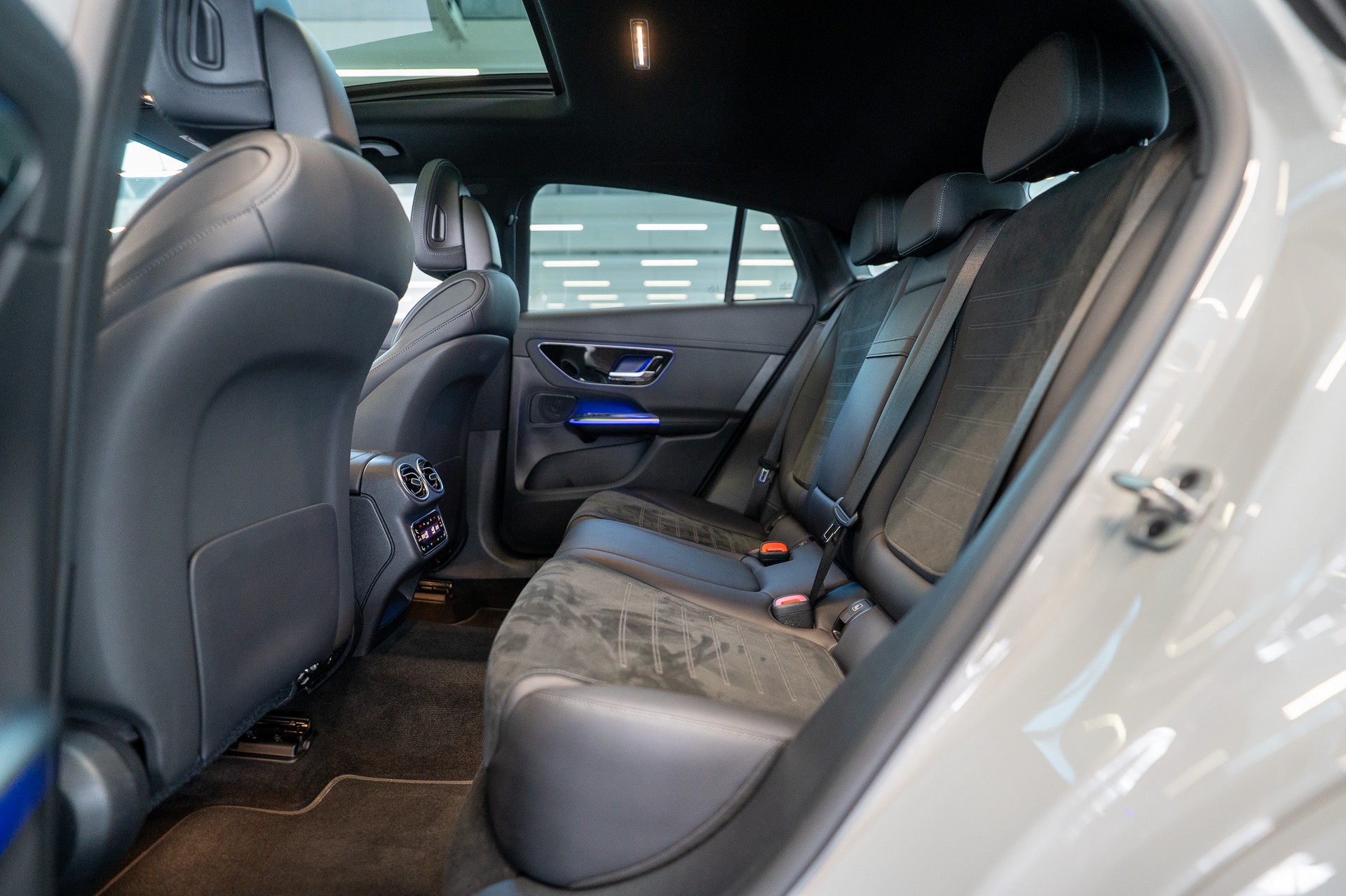 MERCEDES-BENZ GLC 300 AMG Line 4matic Coupé / Panorama / 360°Kamera / Anhängerkupplung-image-12