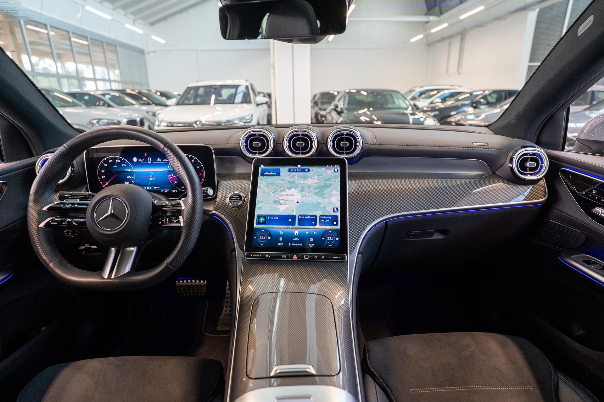 MERCEDES-BENZ GLC 300 AMG Line 4matic Coupé / Panorama / 360°Kamera / Anhängerkupplung-image-16
