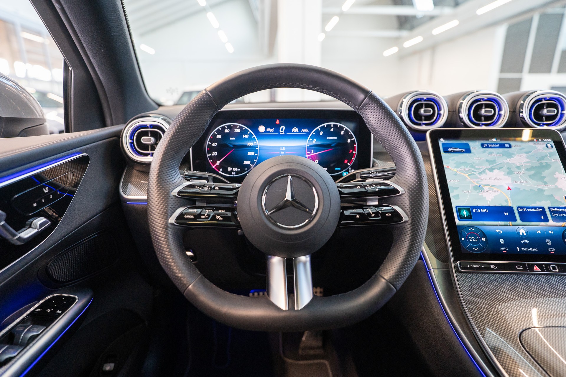 MERCEDES-BENZ GLC 300 AMG Line 4matic Coupé / Panorama / 360°Kamera / Anhängerkupplung-image-17