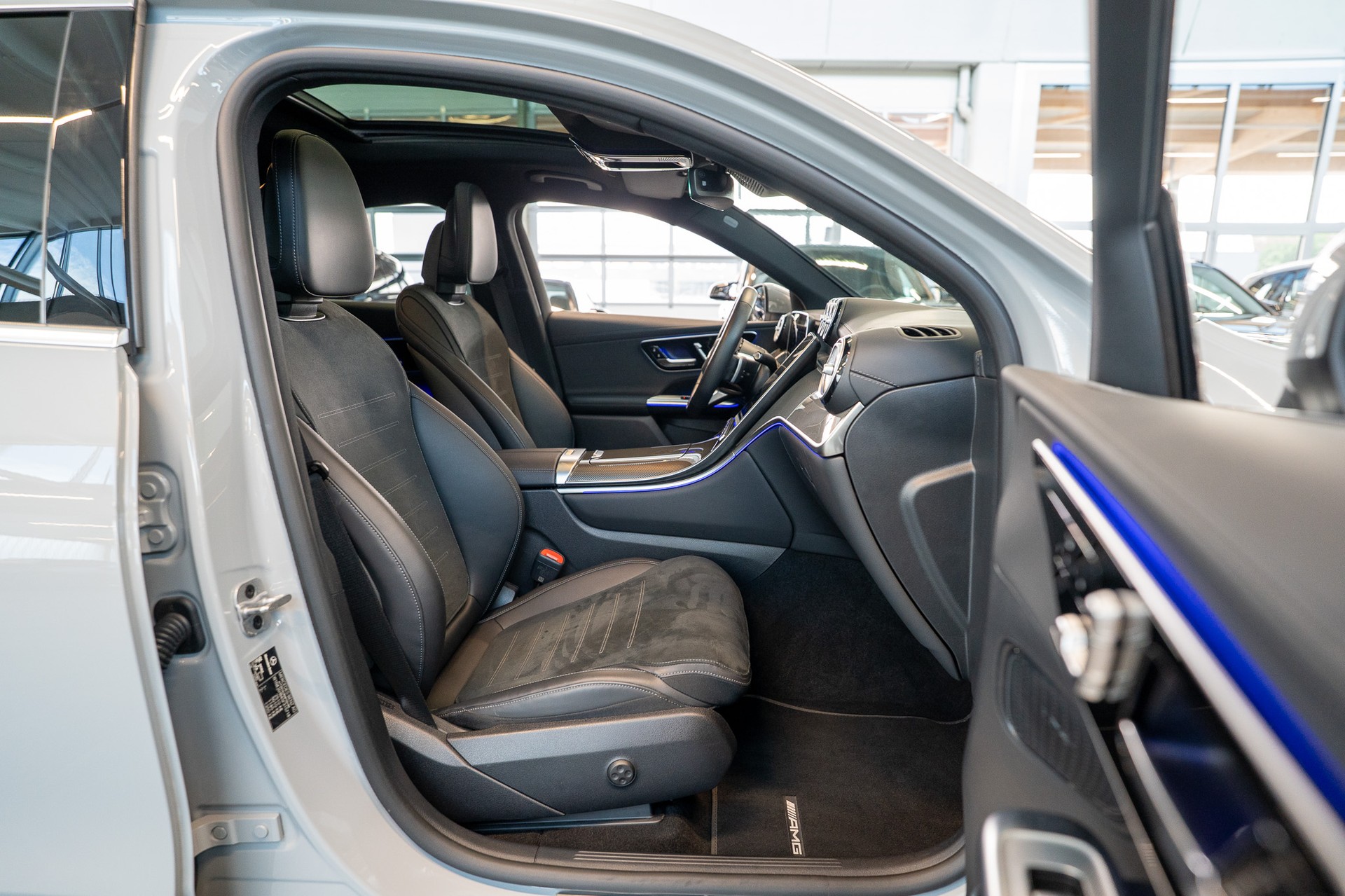 MERCEDES-BENZ GLC 300 AMG Line 4matic Coupé / Panorama / 360°Kamera / Anhängerkupplung-image-14
