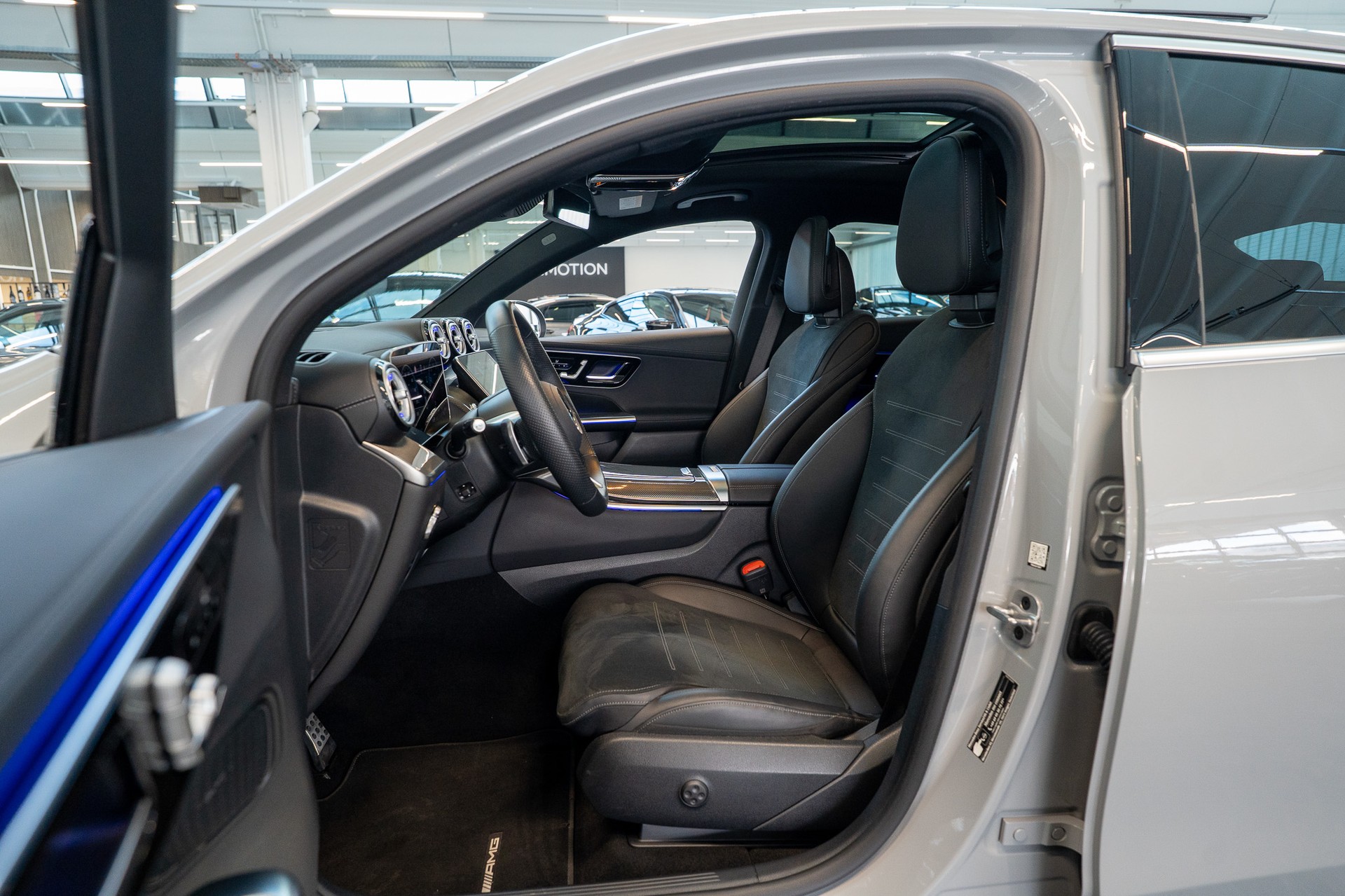 MERCEDES-BENZ GLC 300 AMG Line 4matic Coupé / Panorama / 360°Kamera / Anhängerkupplung-image-7