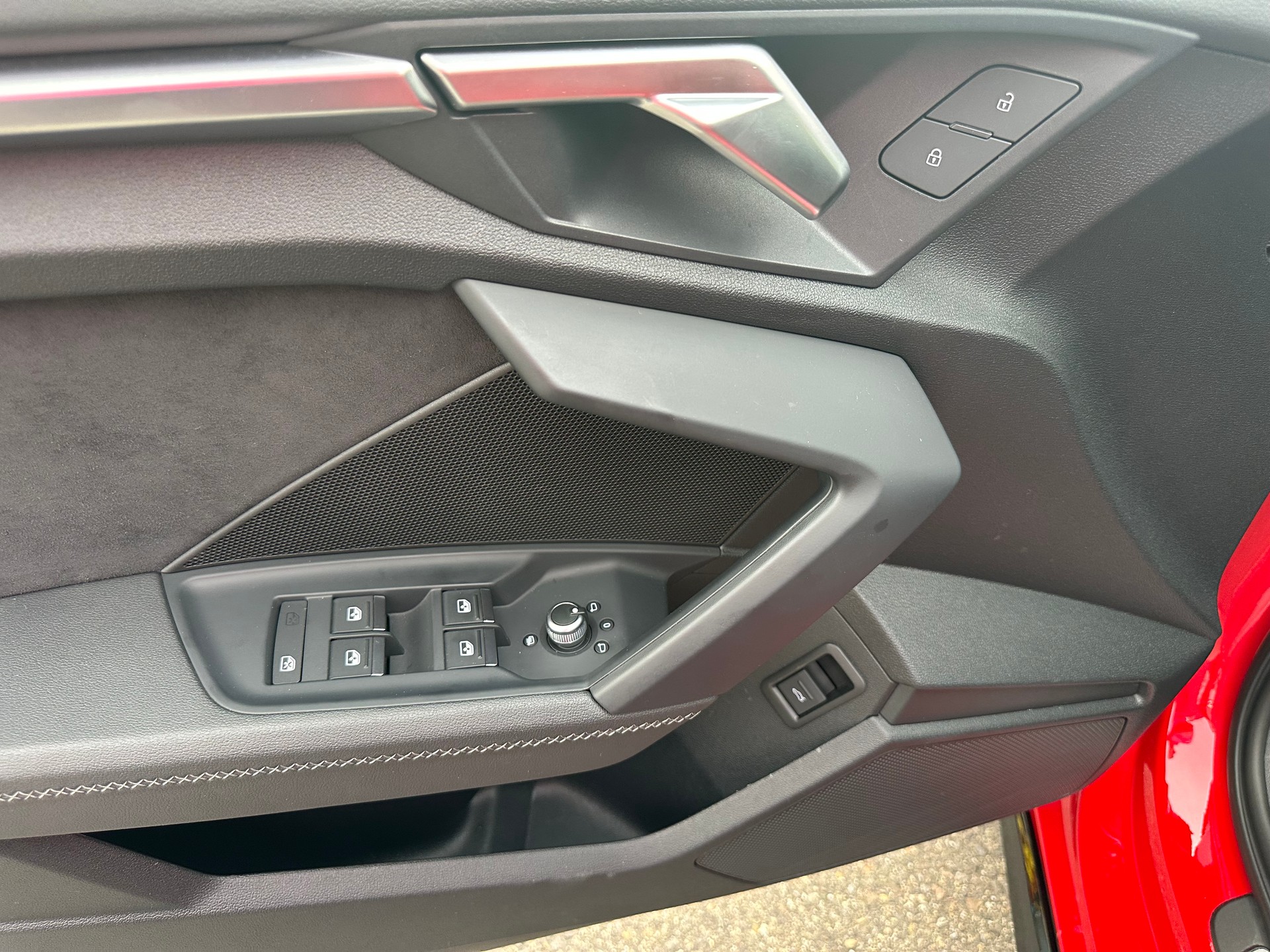 AUDI S3 NEW Red/Black Edition Sport-image-12