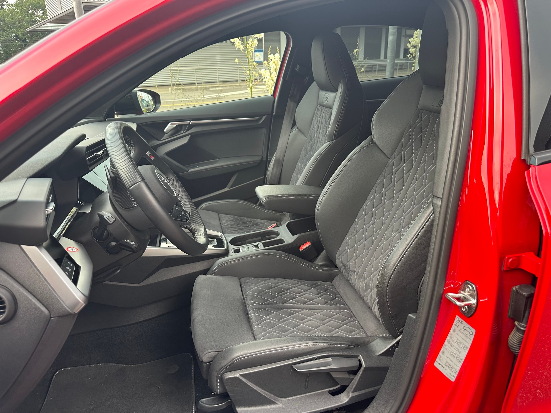 AUDI S3 NEW Red/Black Edition Sport-image-6
