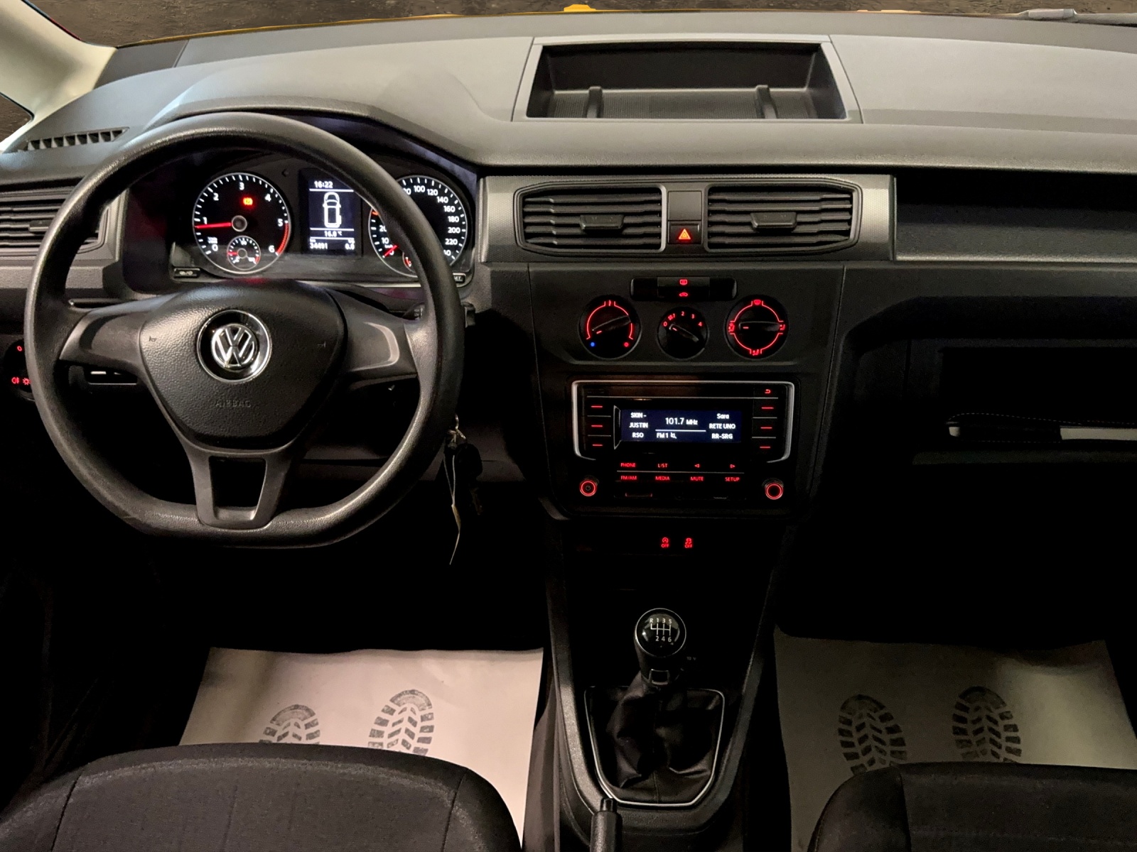 VW Caddy Maxi 2.0 TDI Trendline 4Motion-image-8