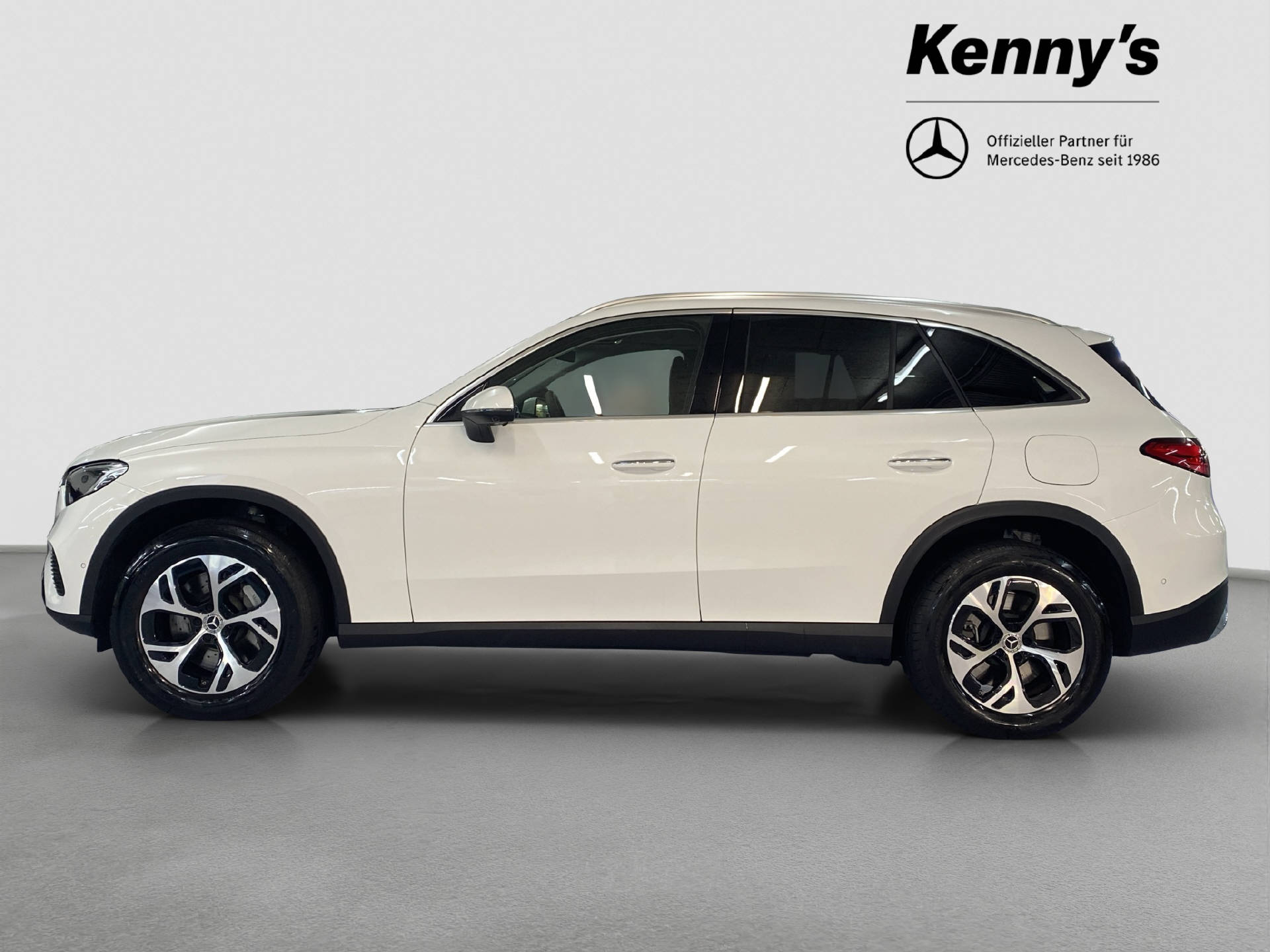MERCEDES-BENZ GLC 300 e Avantgarde 4MATIC-showroom-element-3