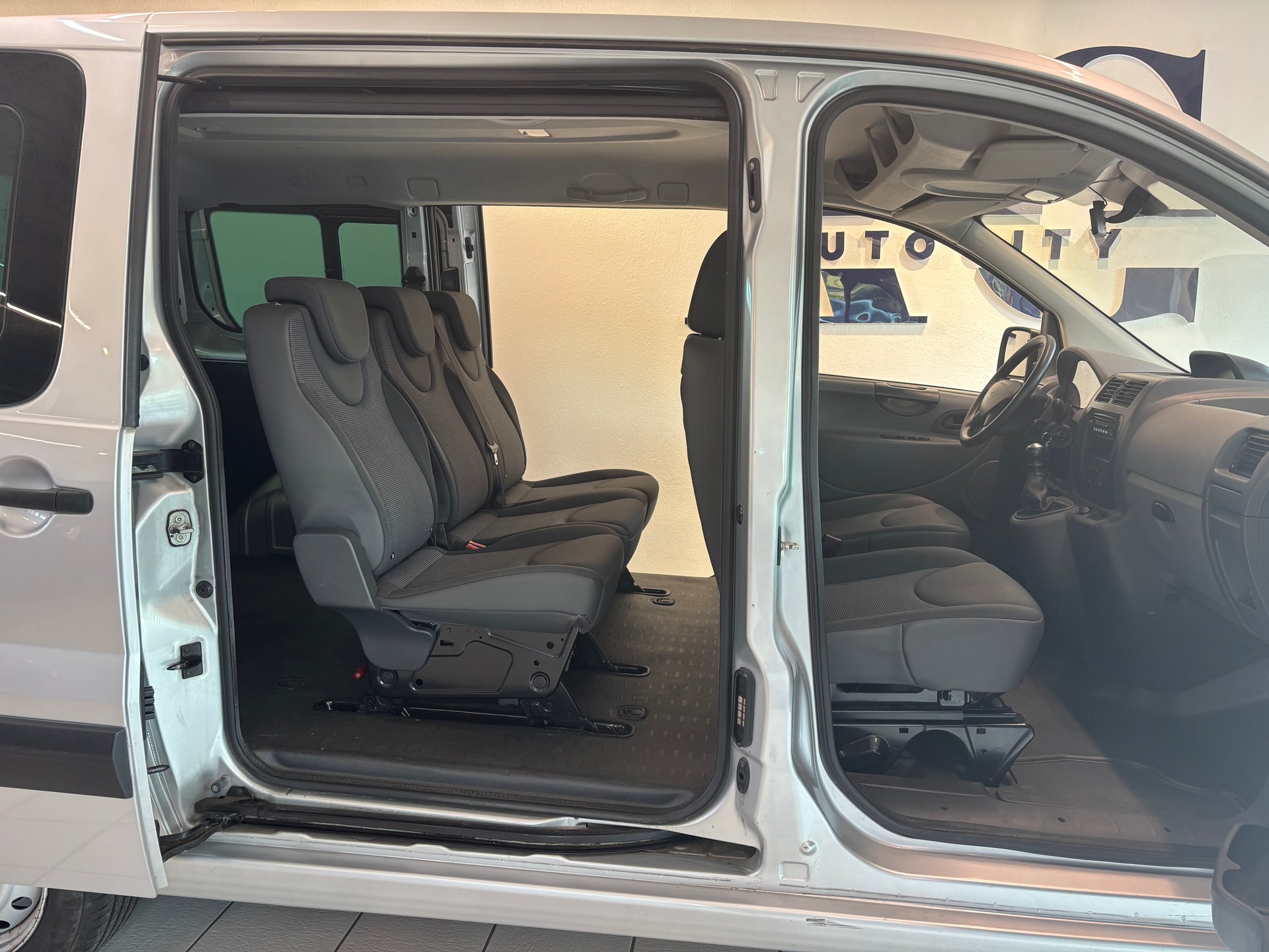 PEUGEOT Expert Tepee 2.0 HDi Loisirs L2-image-10