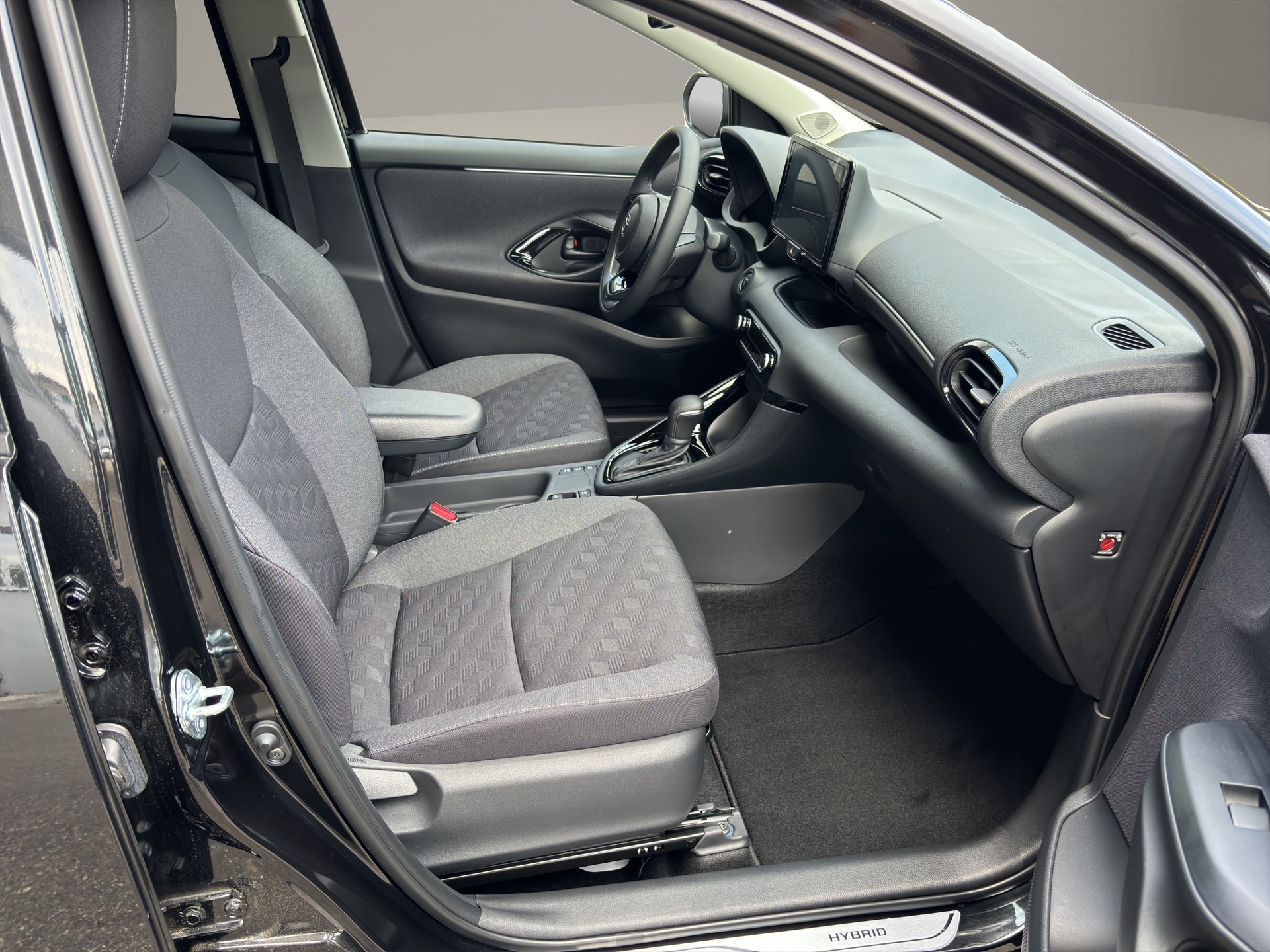 TOYOTA Yaris 1.5 Trend e-CVT-image-16
