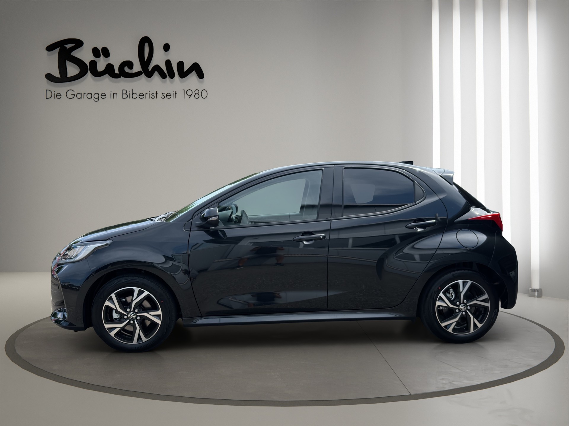 TOYOTA Yaris 1.5 Trend e-CVT-showroom-element-3