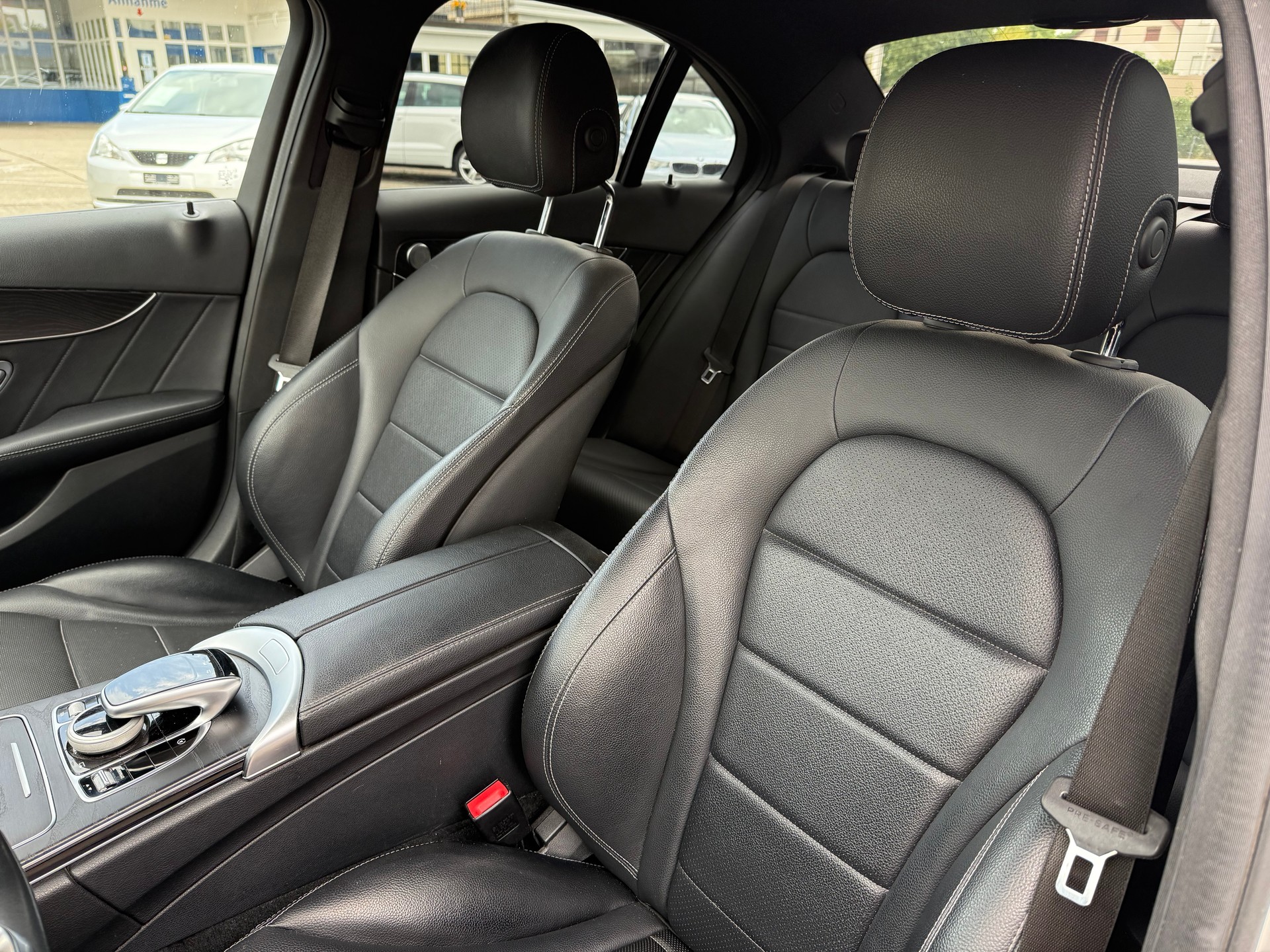 MERCEDES-BENZ C 200 AMG Line 4Matic 9G-Tronic-image-7