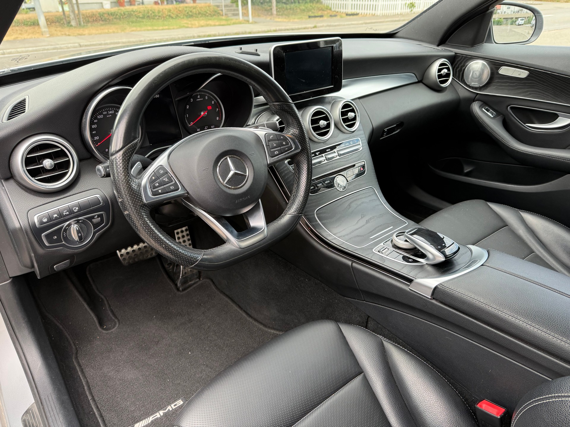 MERCEDES-BENZ C 200 AMG Line 4Matic 9G-Tronic-image-6