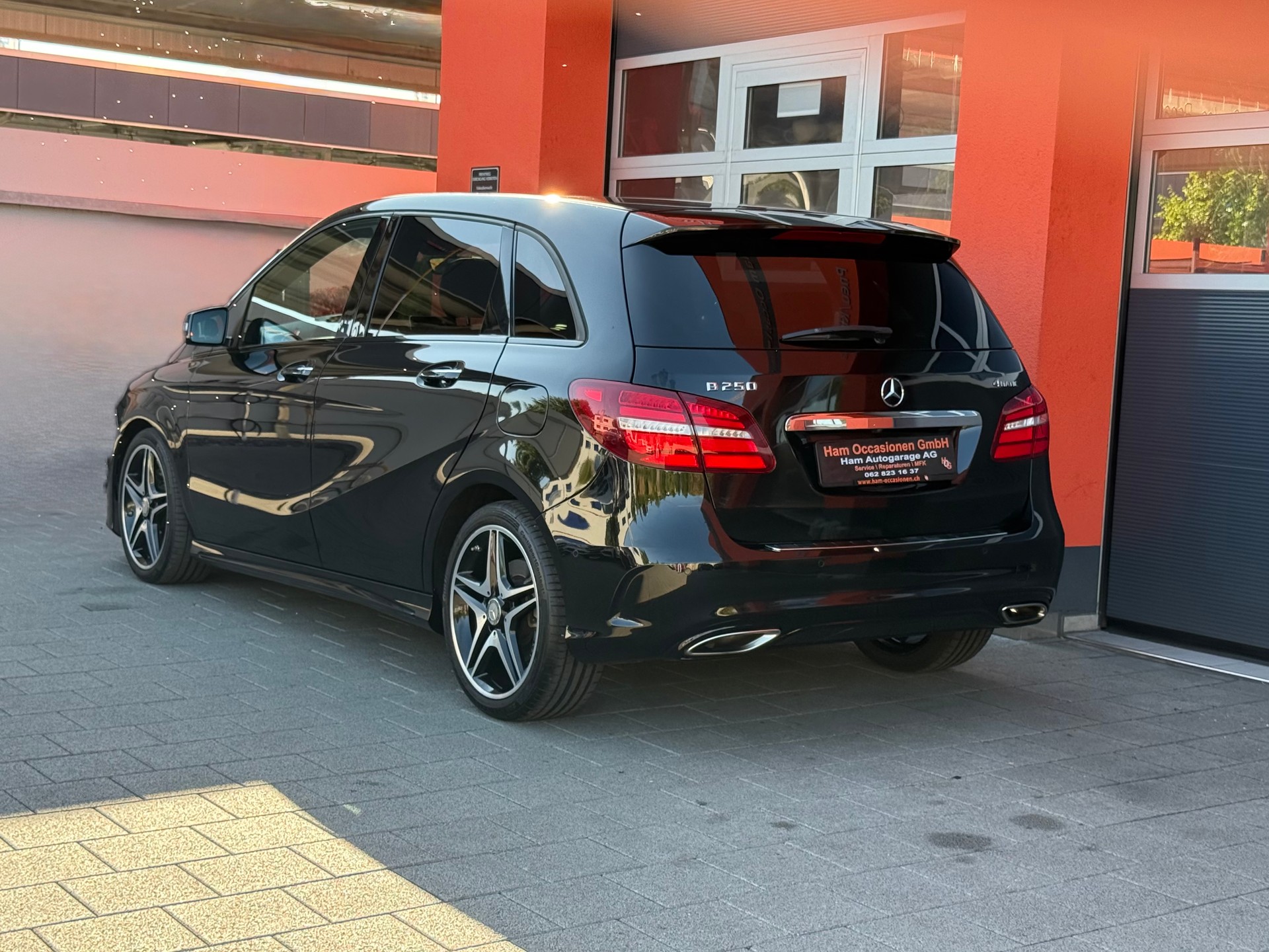 MERCEDES-BENZ B 250 AMG Line 4Matic 7G-DCT-showroom-element-2