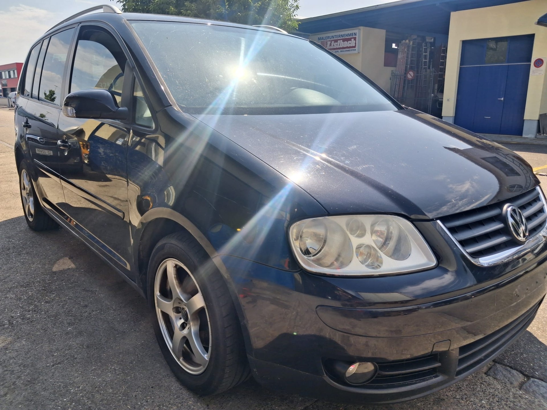 VW Touran 2.0 FSI Highline-image-2