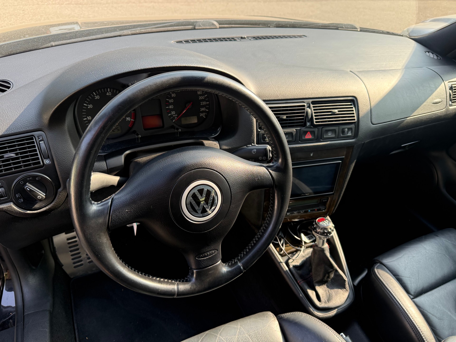 VW Golf 1.8 T GTI-showroom-element-2