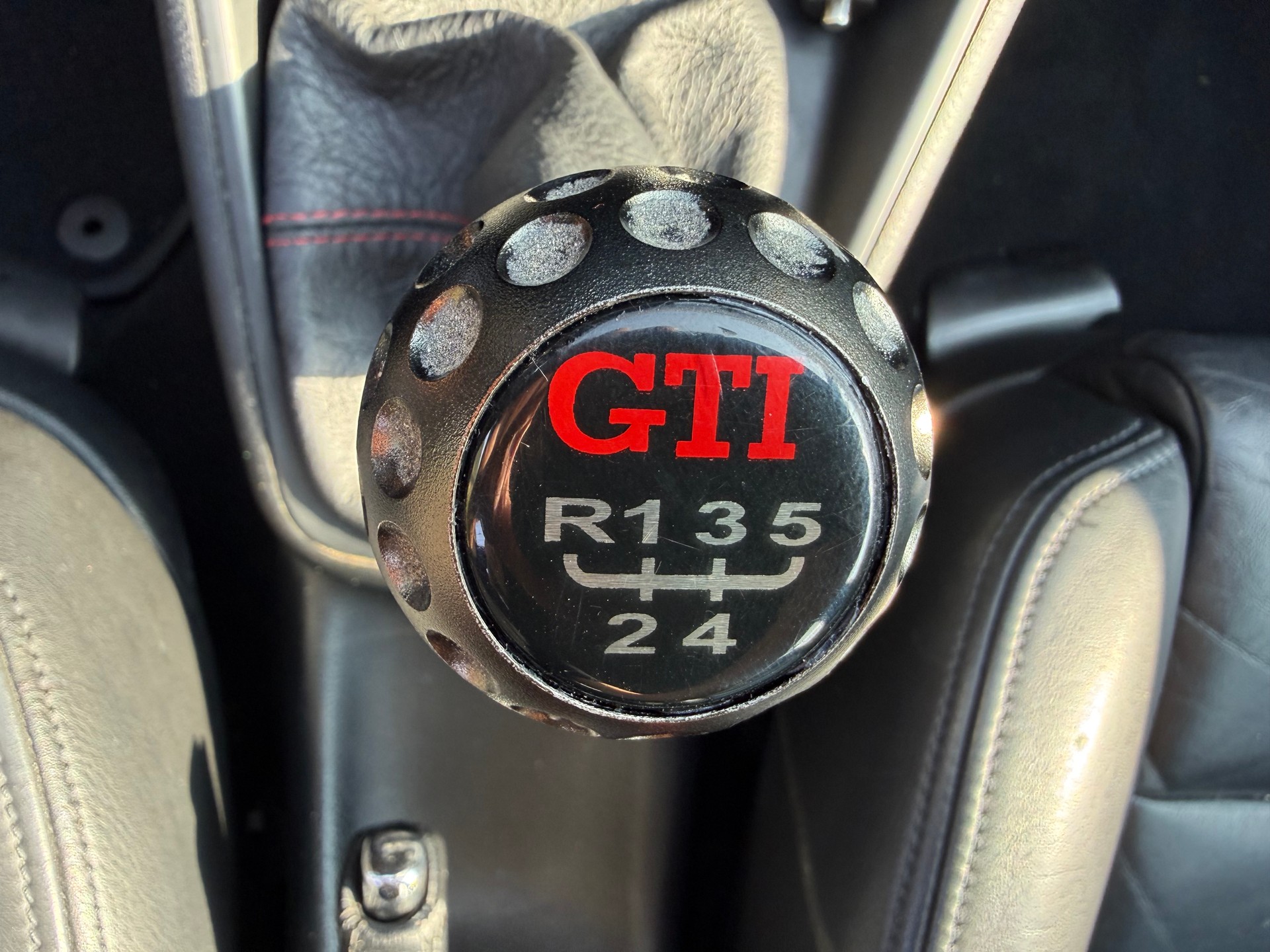 VW Golf 1.8 T GTI-showroom-element-3