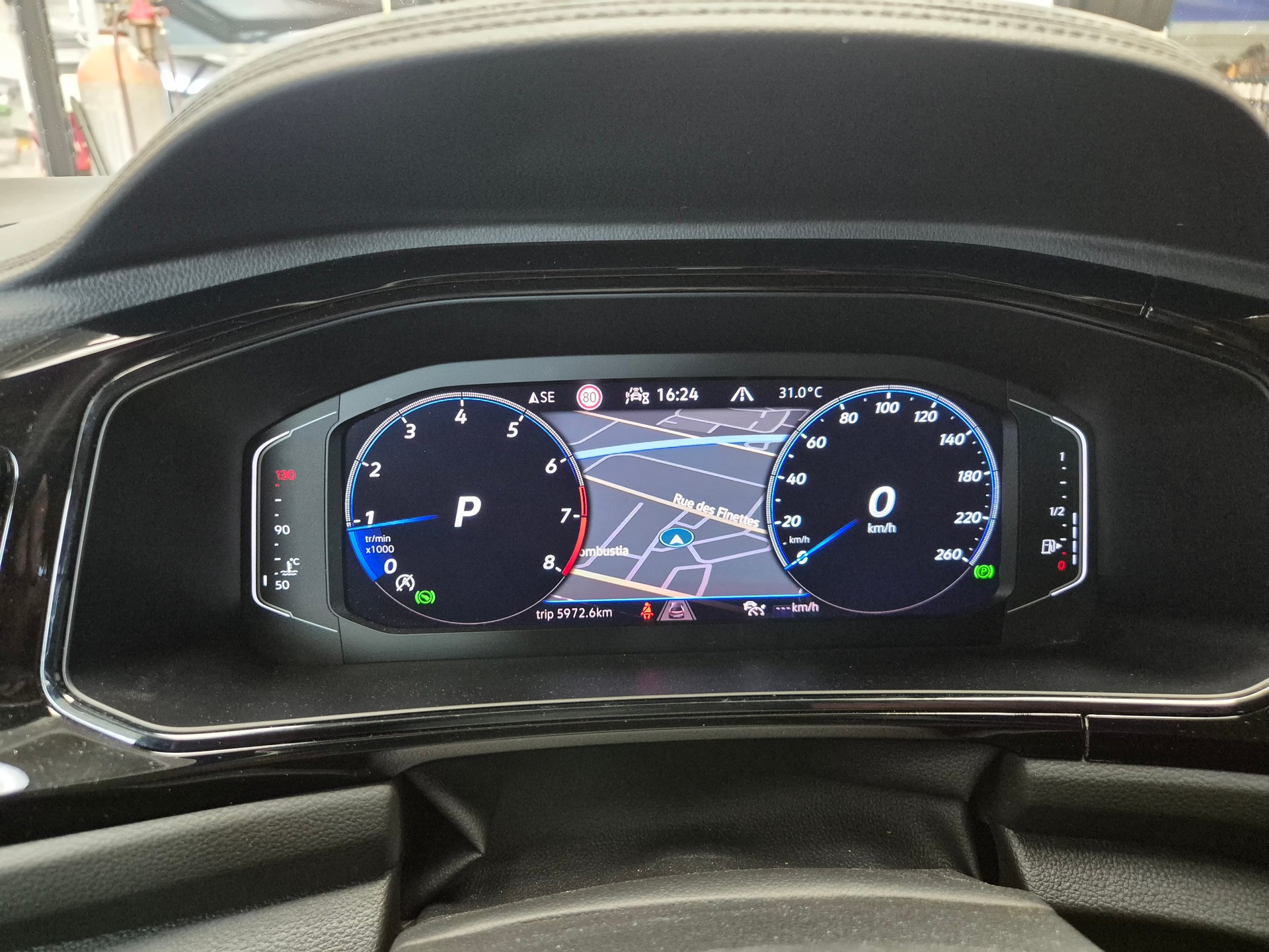 VW T-Roc 2.0 TSI R-Line DSG 4Motion-image-4
