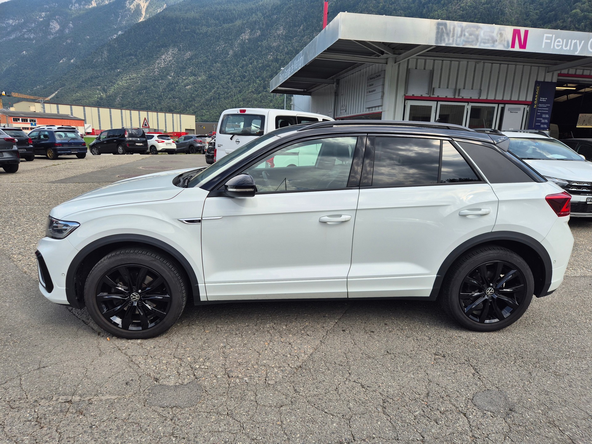 VW T-Roc 2.0 TSI R-Line DSG 4Motion-image-2
