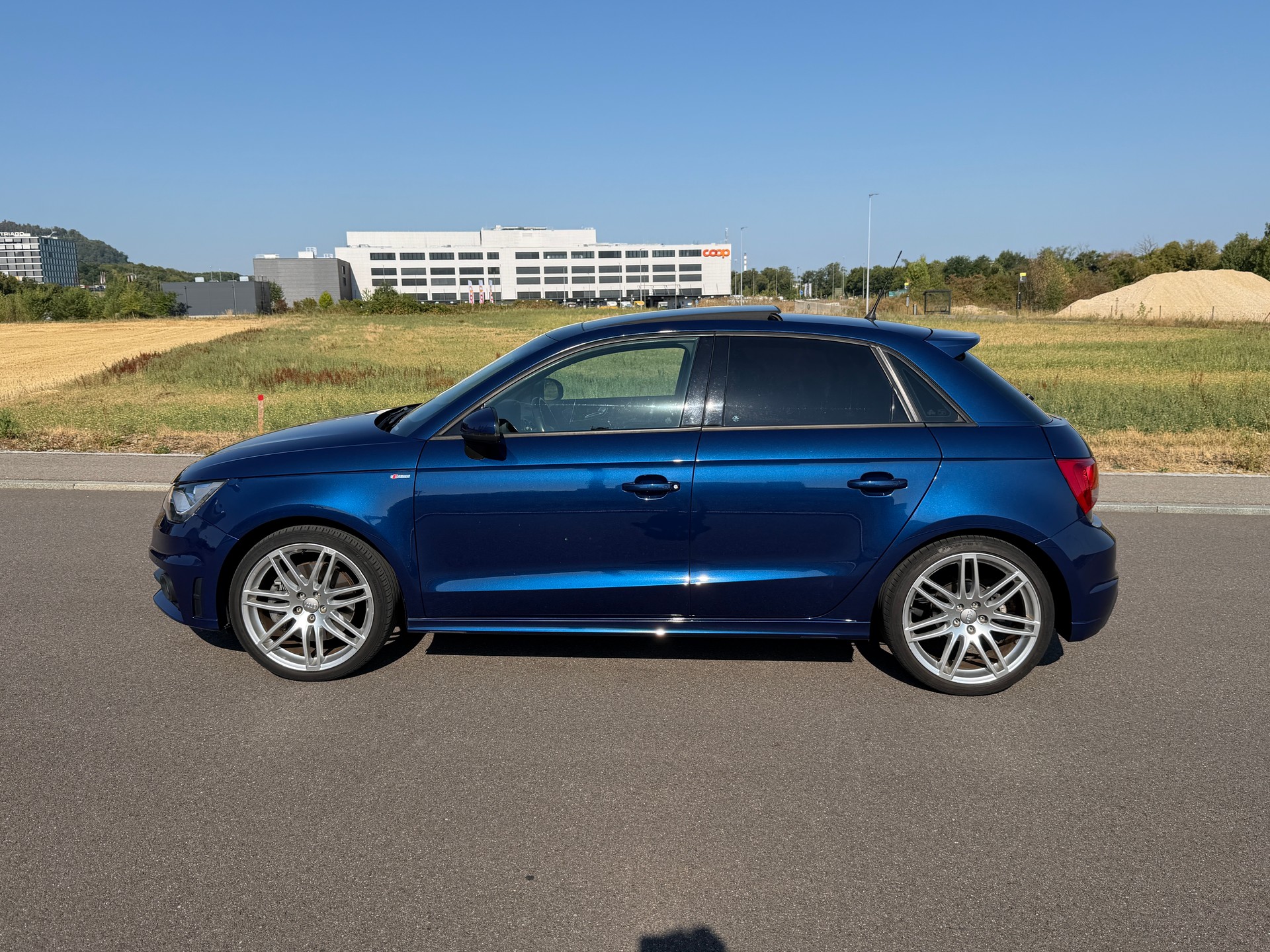 AUDI A1 Sportback Sport 1.4 TFSI Ambition S-tronic-image-4