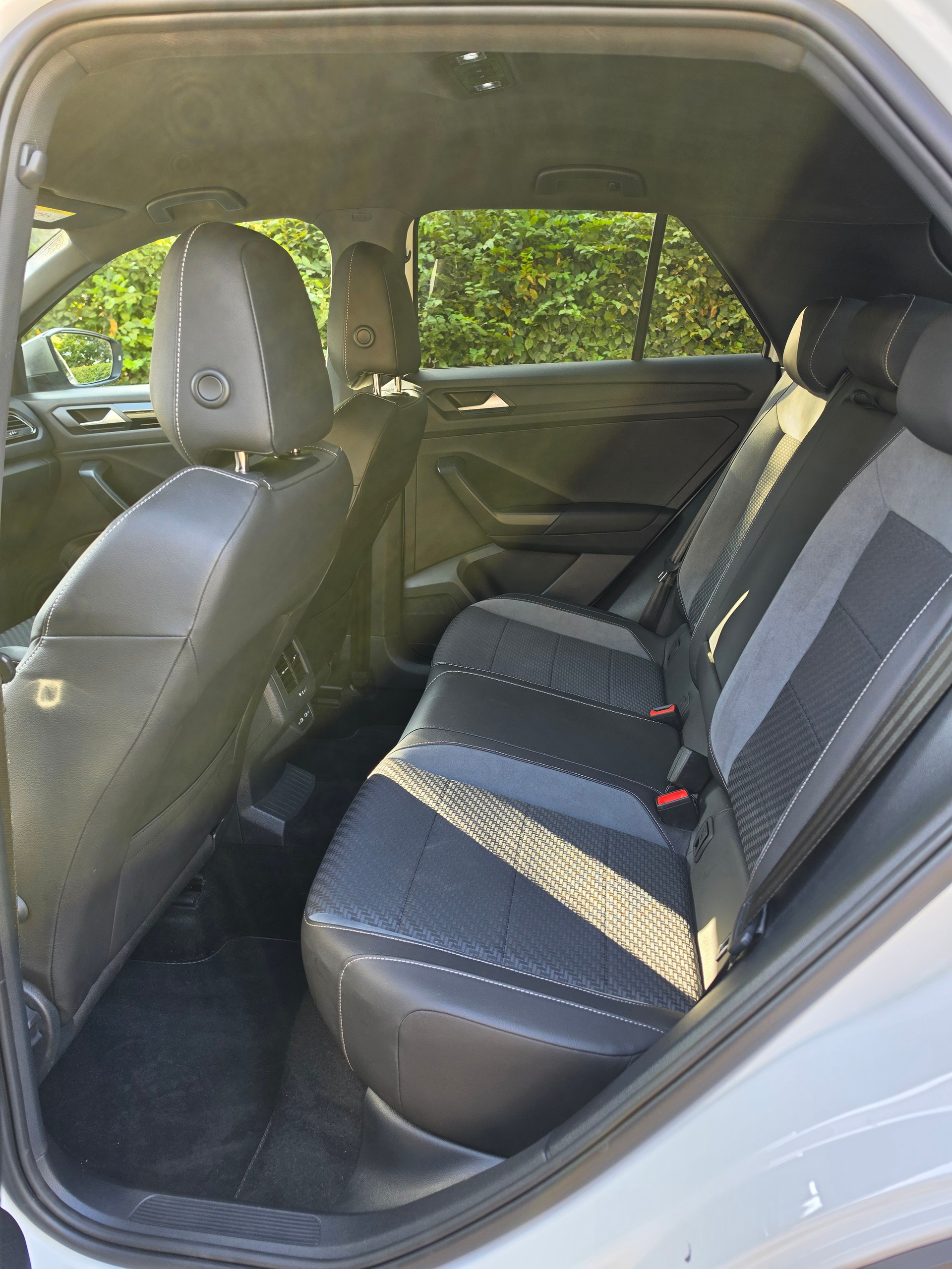 VW T-Roc 2.0 TSI R DSG 4Motion-image-9