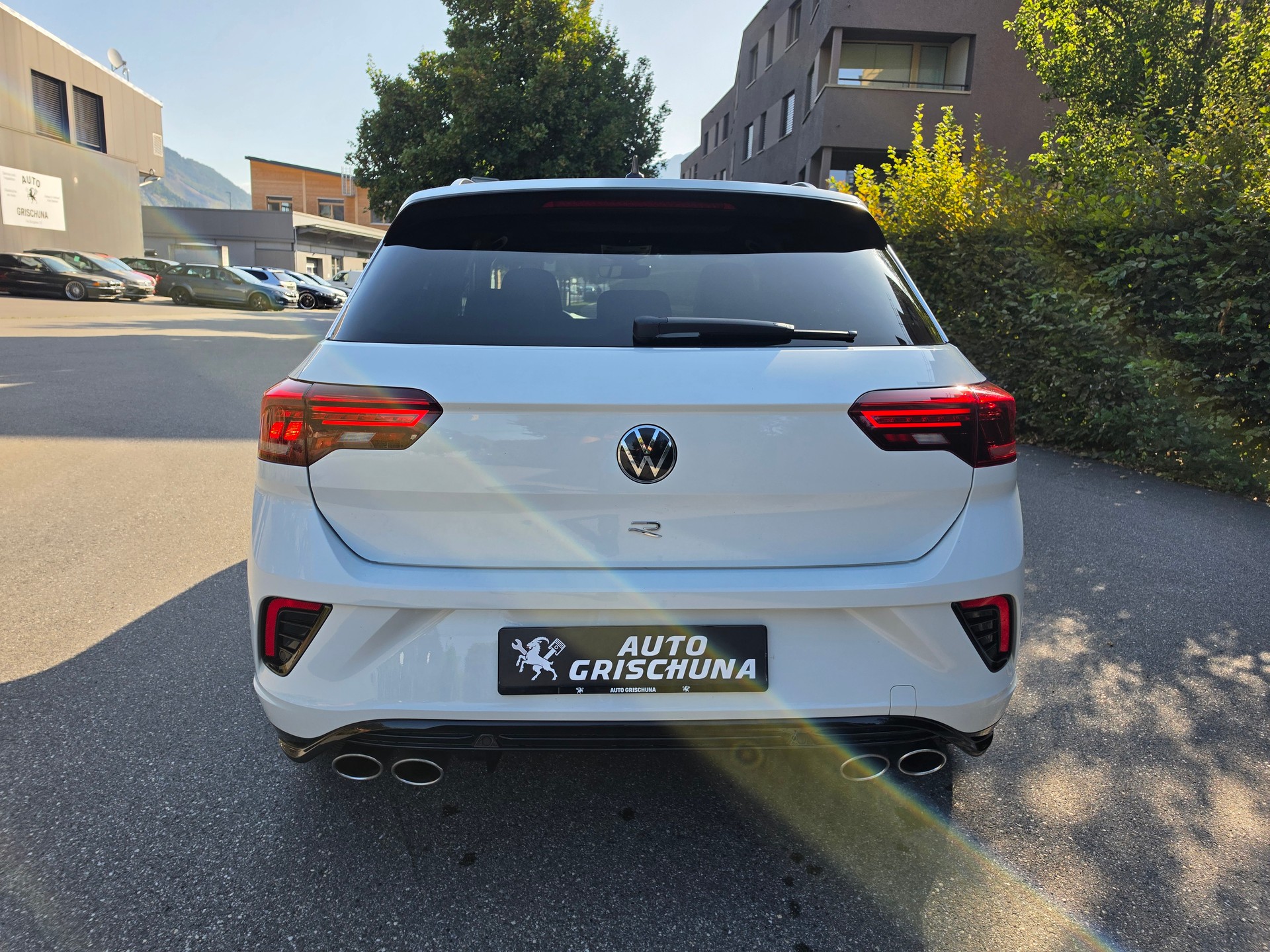 VW T-Roc 2.0 TSI R DSG 4Motion-image-3