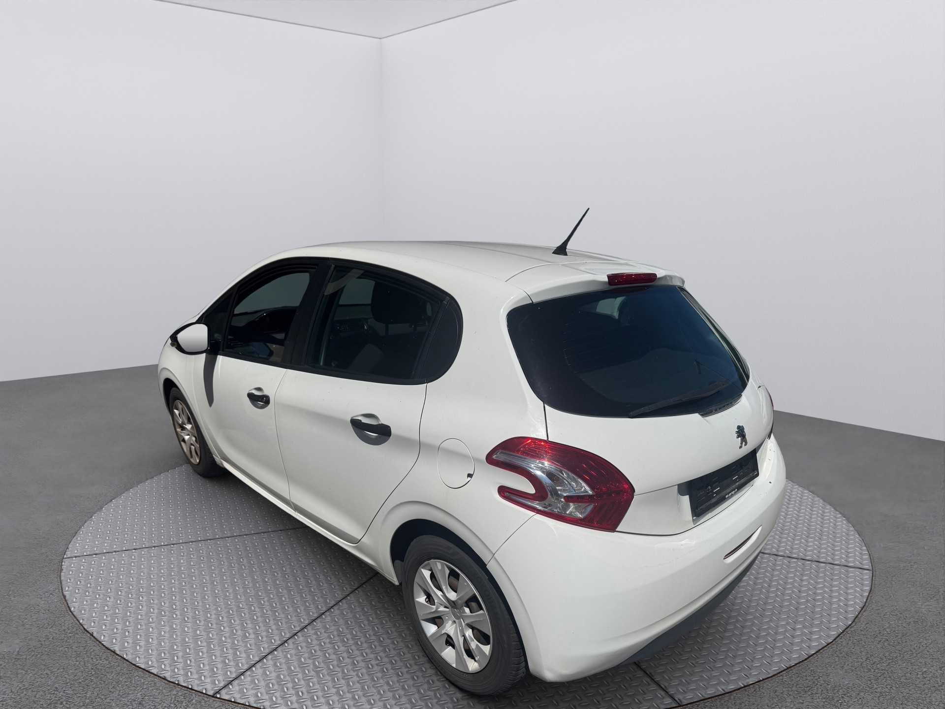 PEUGEOT 208 1.4 e-HDi Active EGS5-showroom-element-3