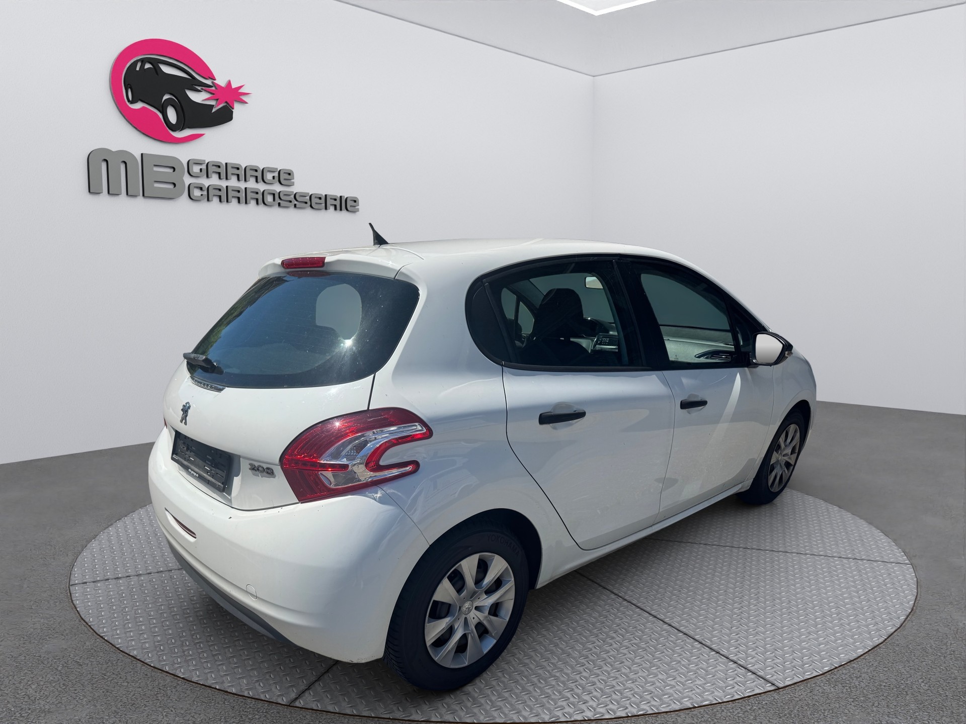 PEUGEOT 208 1.4 e-HDi Active EGS5-image-5